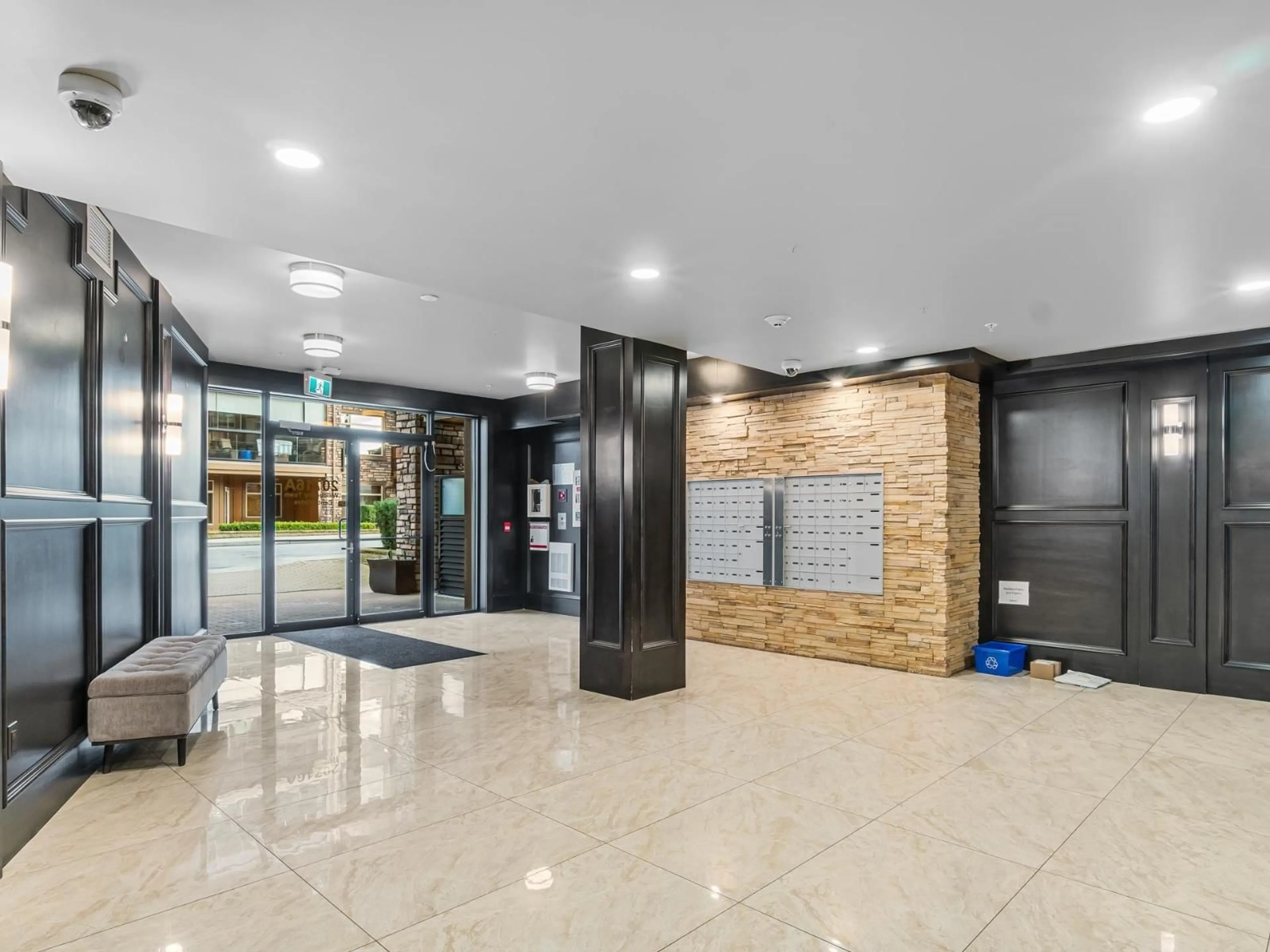 Indoor foyer for A113 - 20716 WILLOUGHBY TOWN CENTRE, Langley British Columbia V2Y3J7