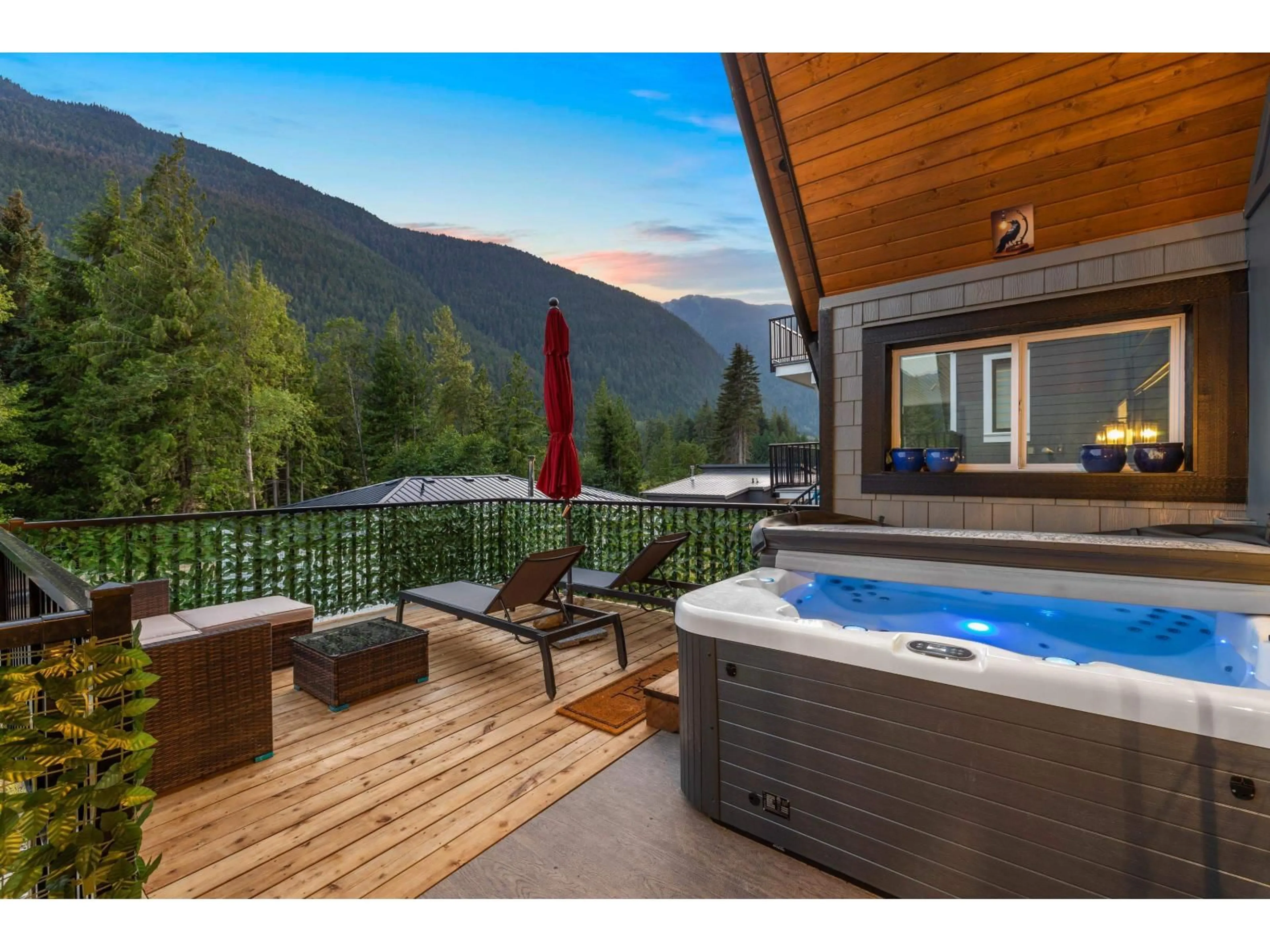 Contemporary bathroom, wood/laminate floor for HG171 - 71399 GROVE BOULEVARD, Hope British Columbia V0X1L5
