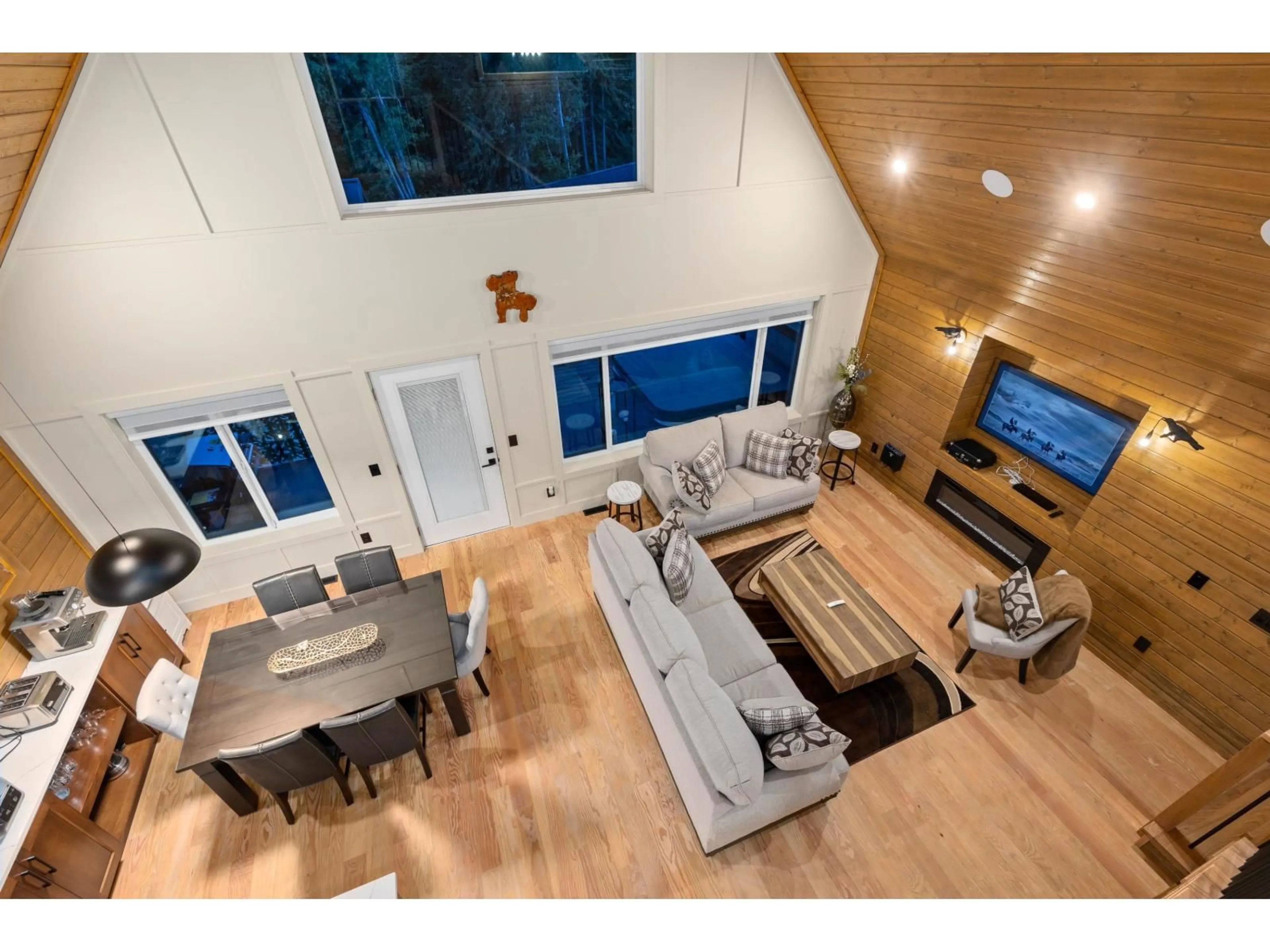 Living room with furniture, wood/laminate floor for HG171 - 71399 GROVE BOULEVARD, Hope British Columbia V0X1L5