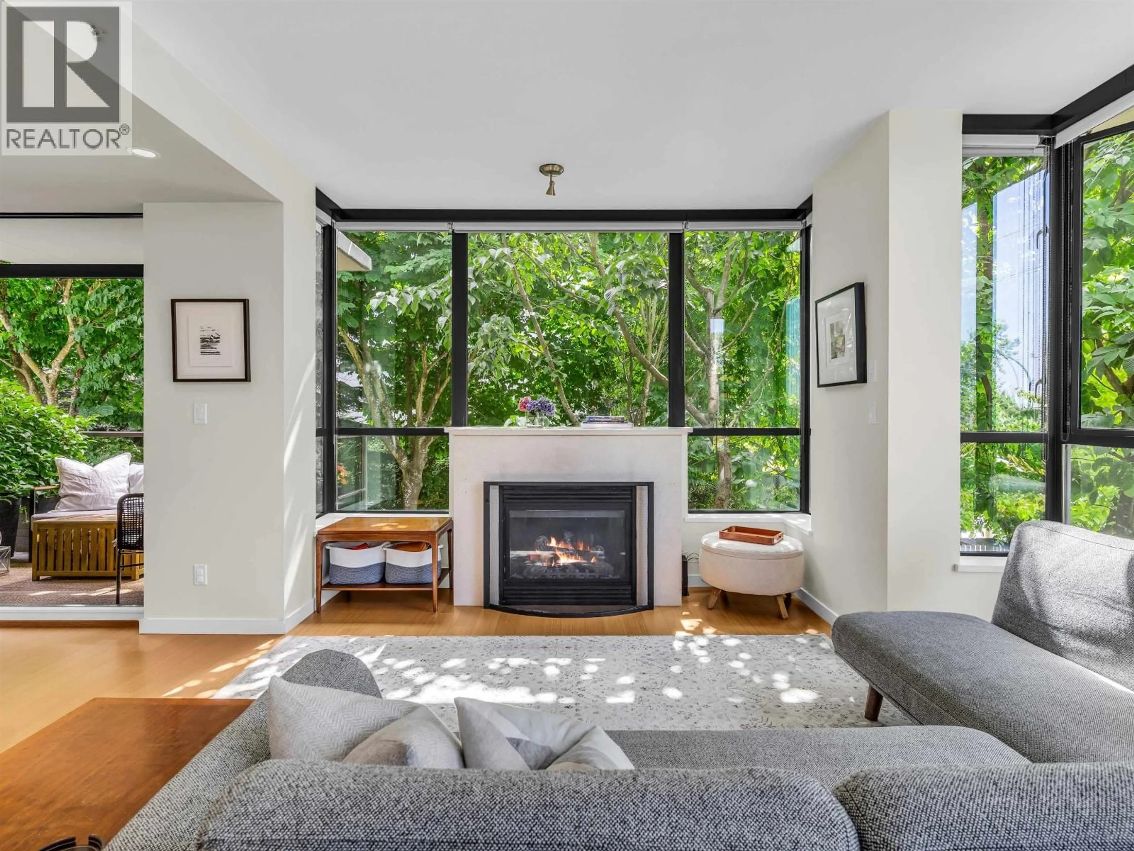 Living room with furniture, unknown for 180 6TH STREET, North Vancouver British Columbia V7M2M2