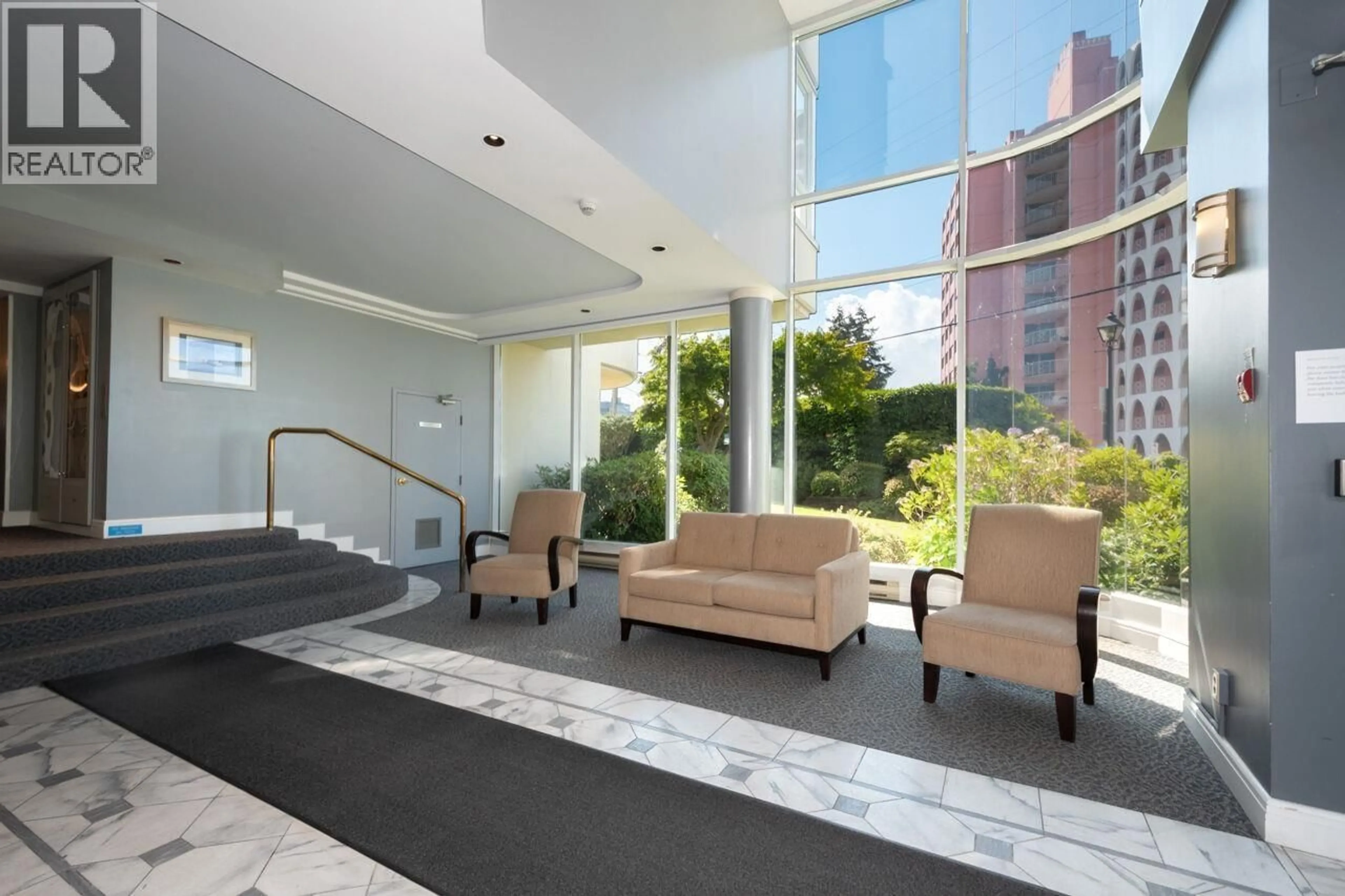 Lobby for 501 - 2203 BELLEVUE AVENUE, West Vancouver British Columbia V7V4V7