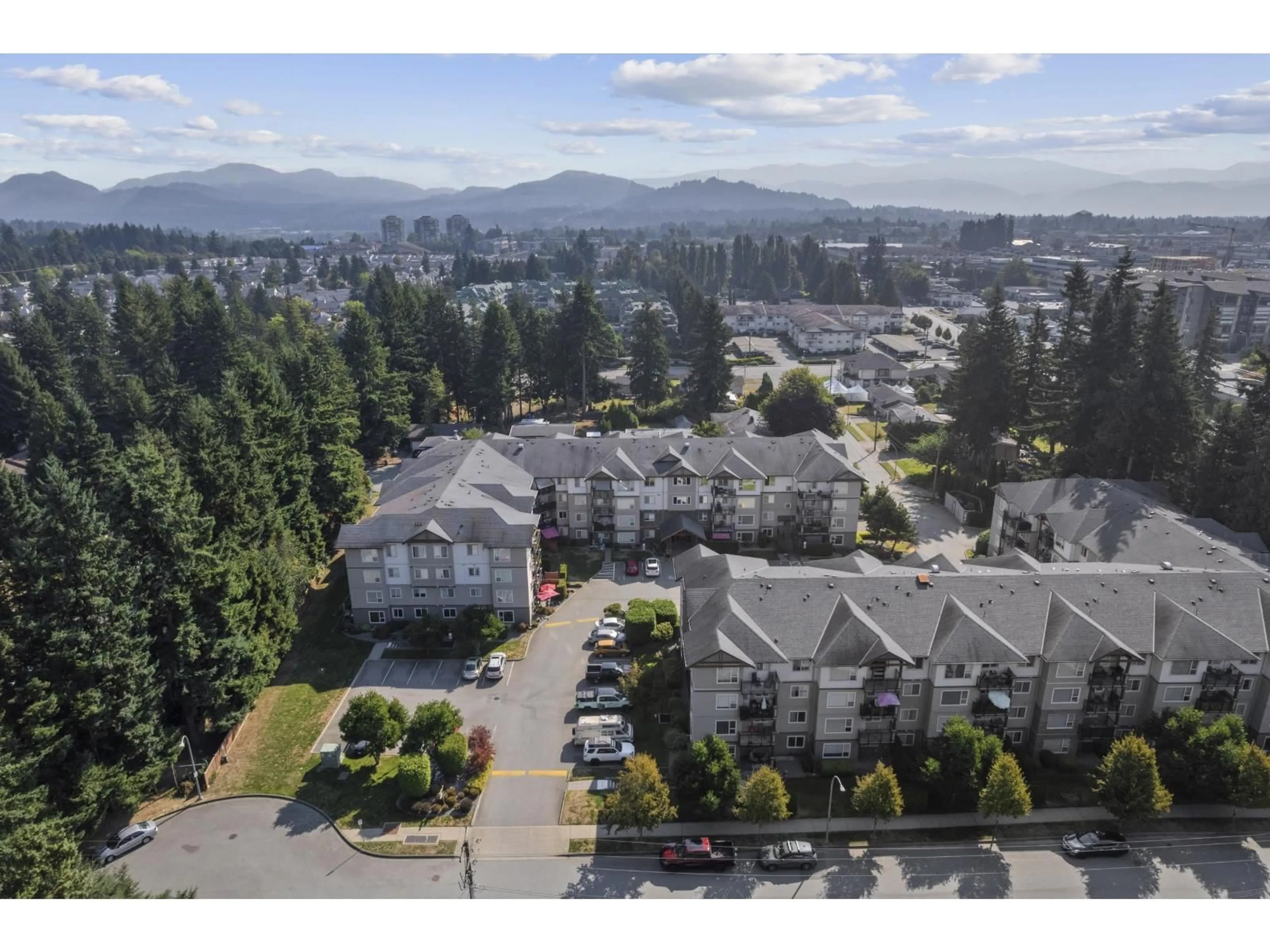 A pic from outside/outdoor area/front of a property/back of a property/a pic from drone, mountain view for 214 - 2990 BOULDER, Abbotsford British Columbia V2T3P8