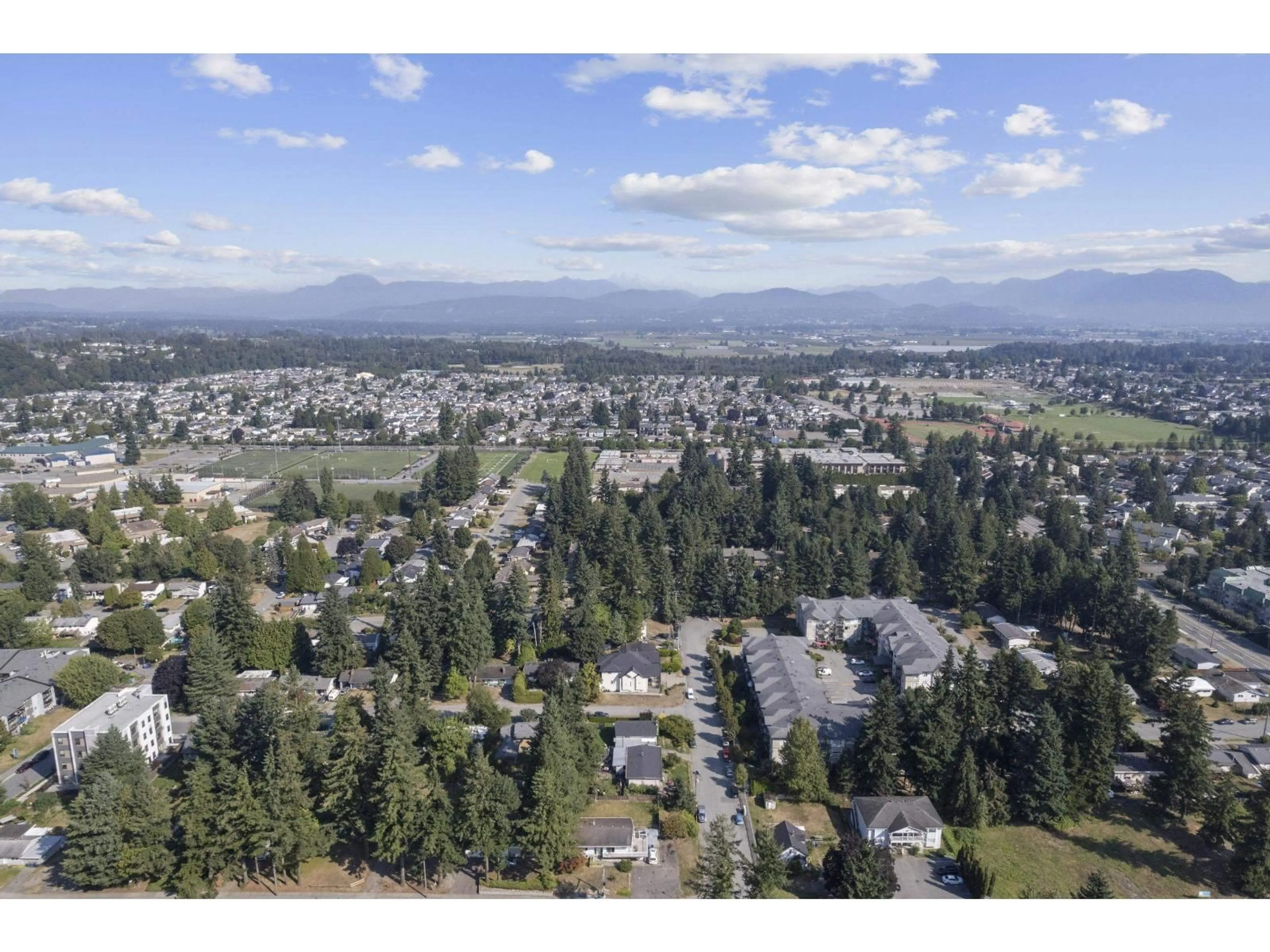 A pic from outside/outdoor area/front of a property/back of a property/a pic from drone, mountain view for 214 - 2990 BOULDER, Abbotsford British Columbia V2T3P8