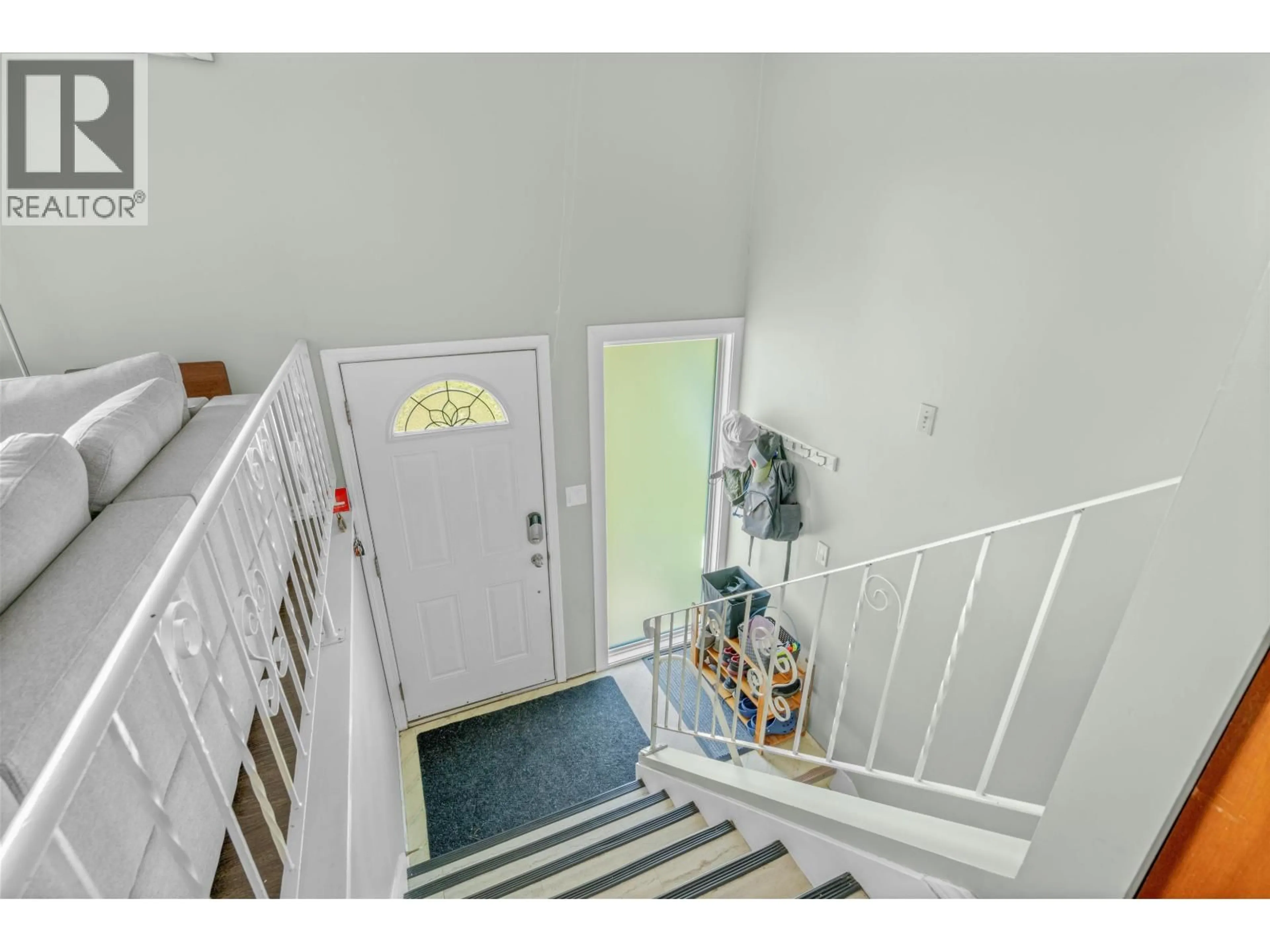 Indoor foyer for 199 MCKINLEY CRESCENT, Prince George British Columbia V2M4S3