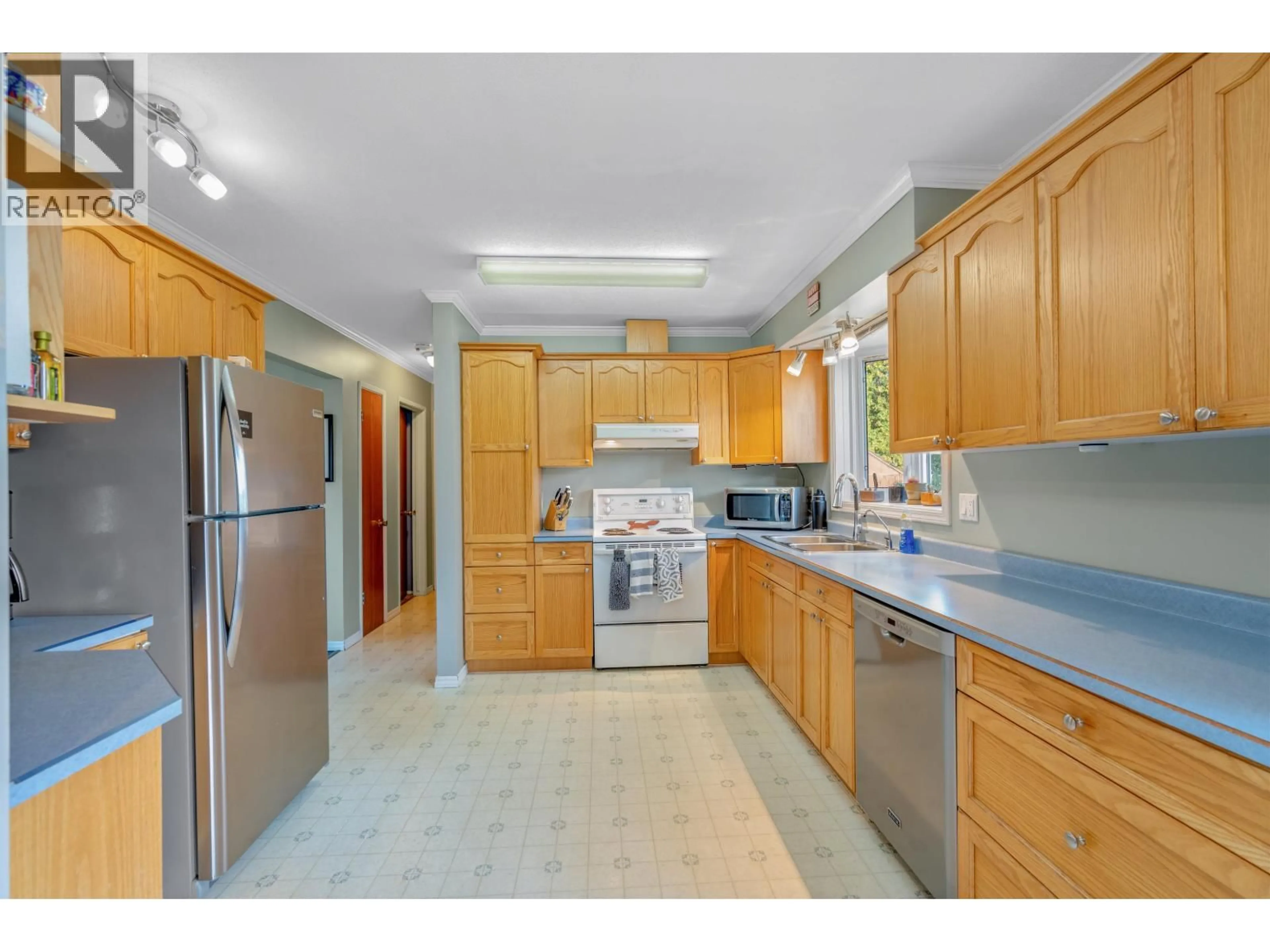 Standard kitchen, unknown for 199 MCKINLEY CRESCENT, Prince George British Columbia V2M4S3