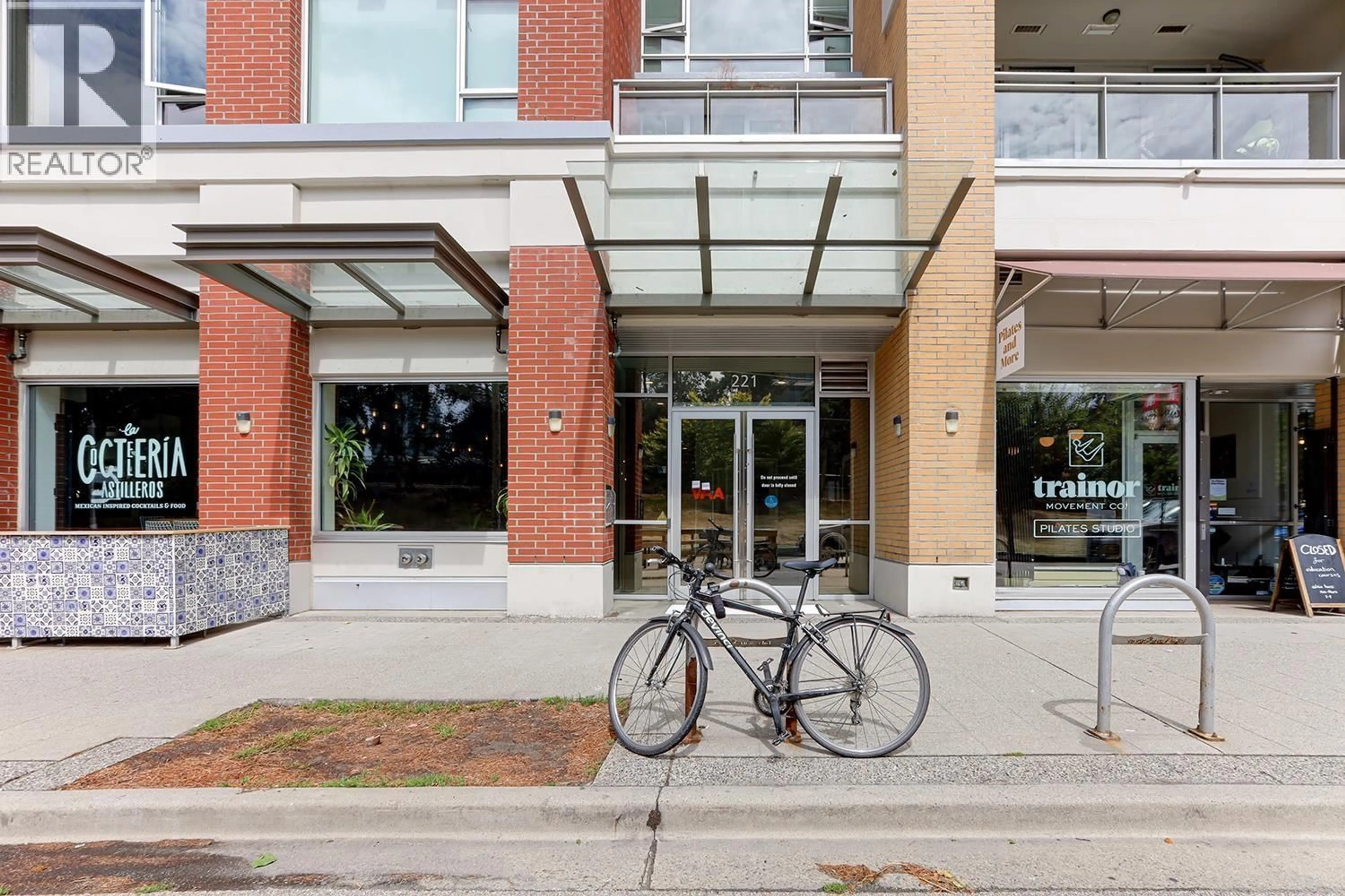 Indoor foyer for 805 - 221 UNION STREET, Vancouver British Columbia V6A0B4