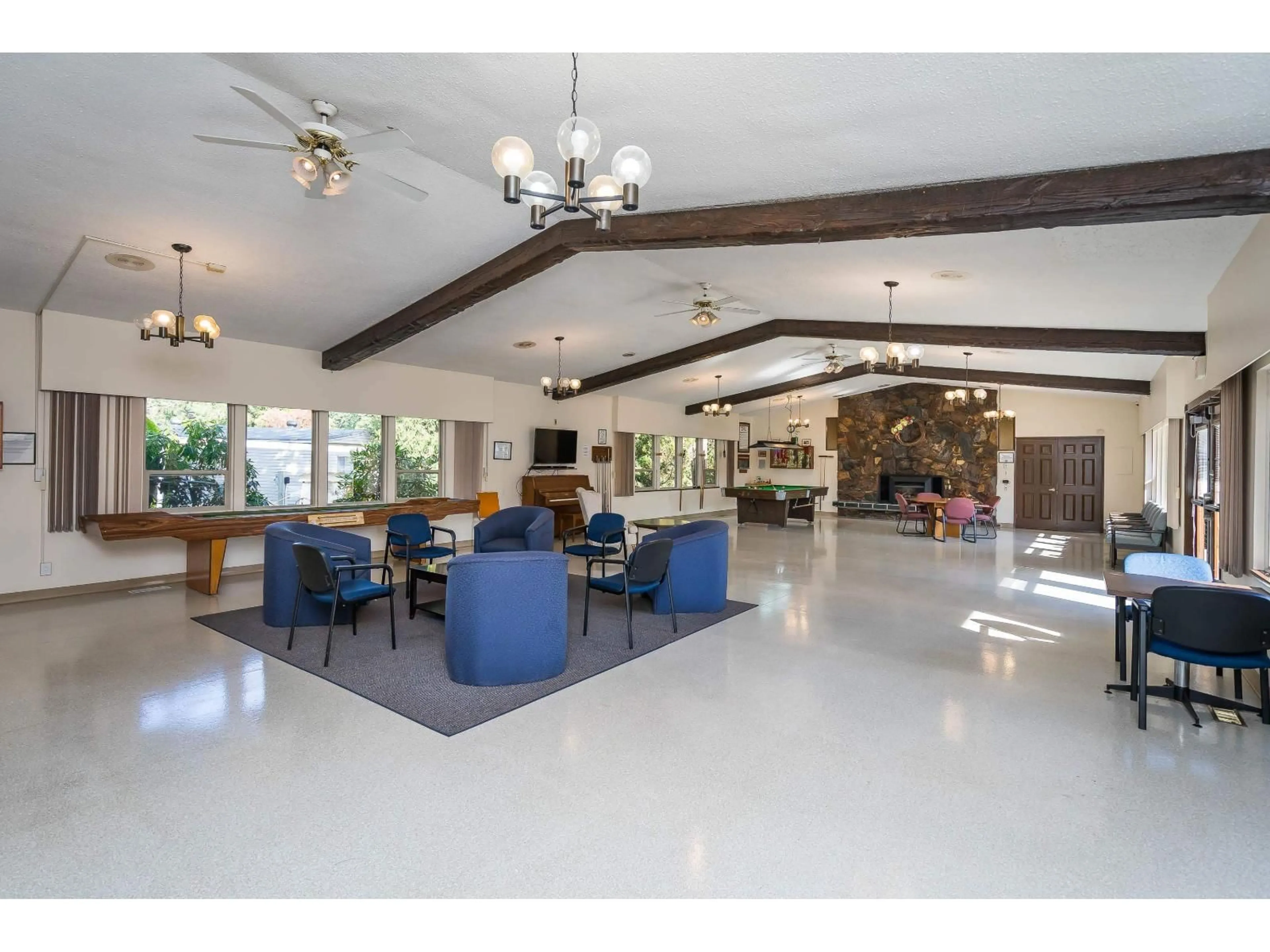 Indoor foyer for 222 - 1840 160, Surrey British Columbia V4A4X4