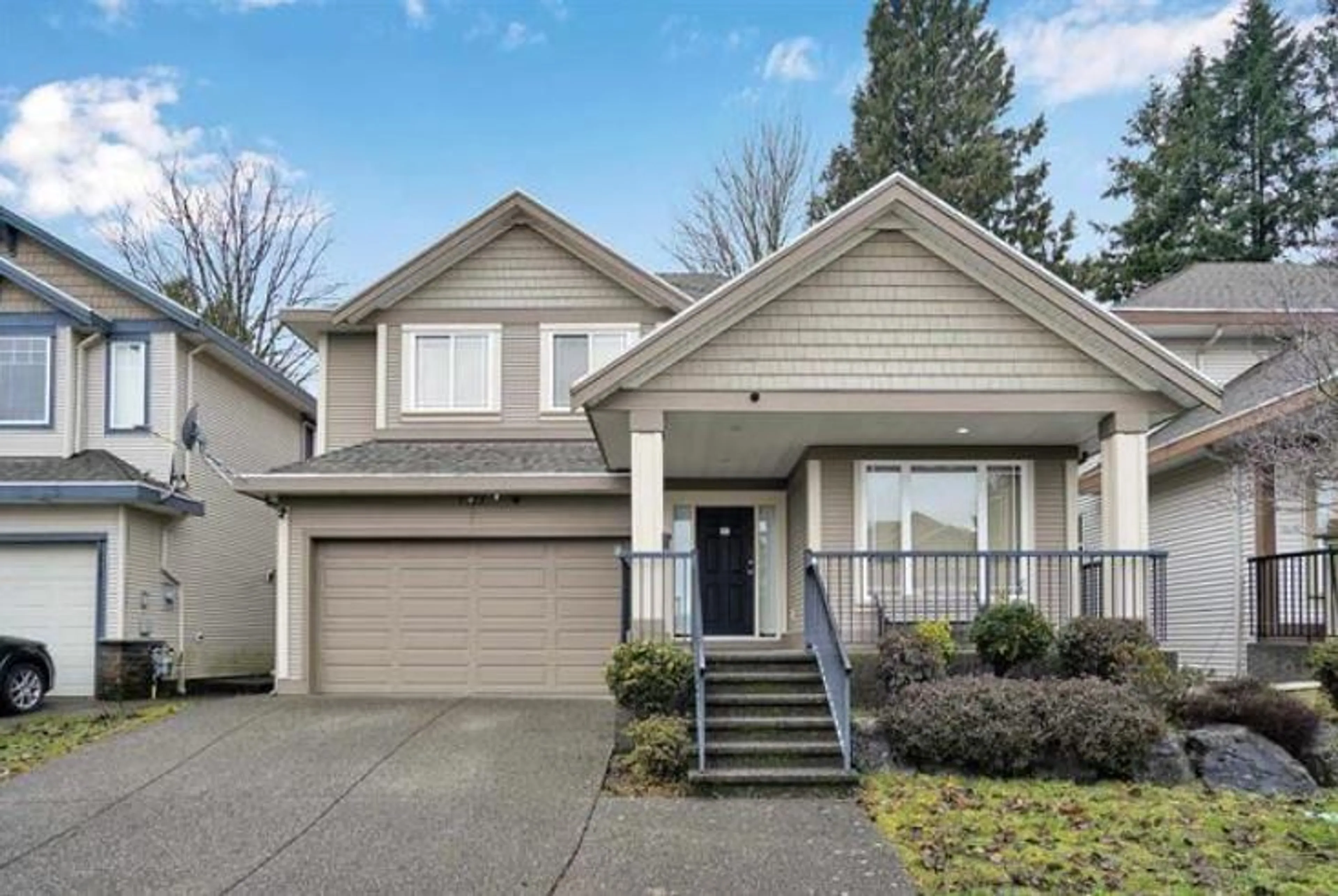 Home with vinyl exterior material, street for 7113 147, Surrey British Columbia V3S4P7
