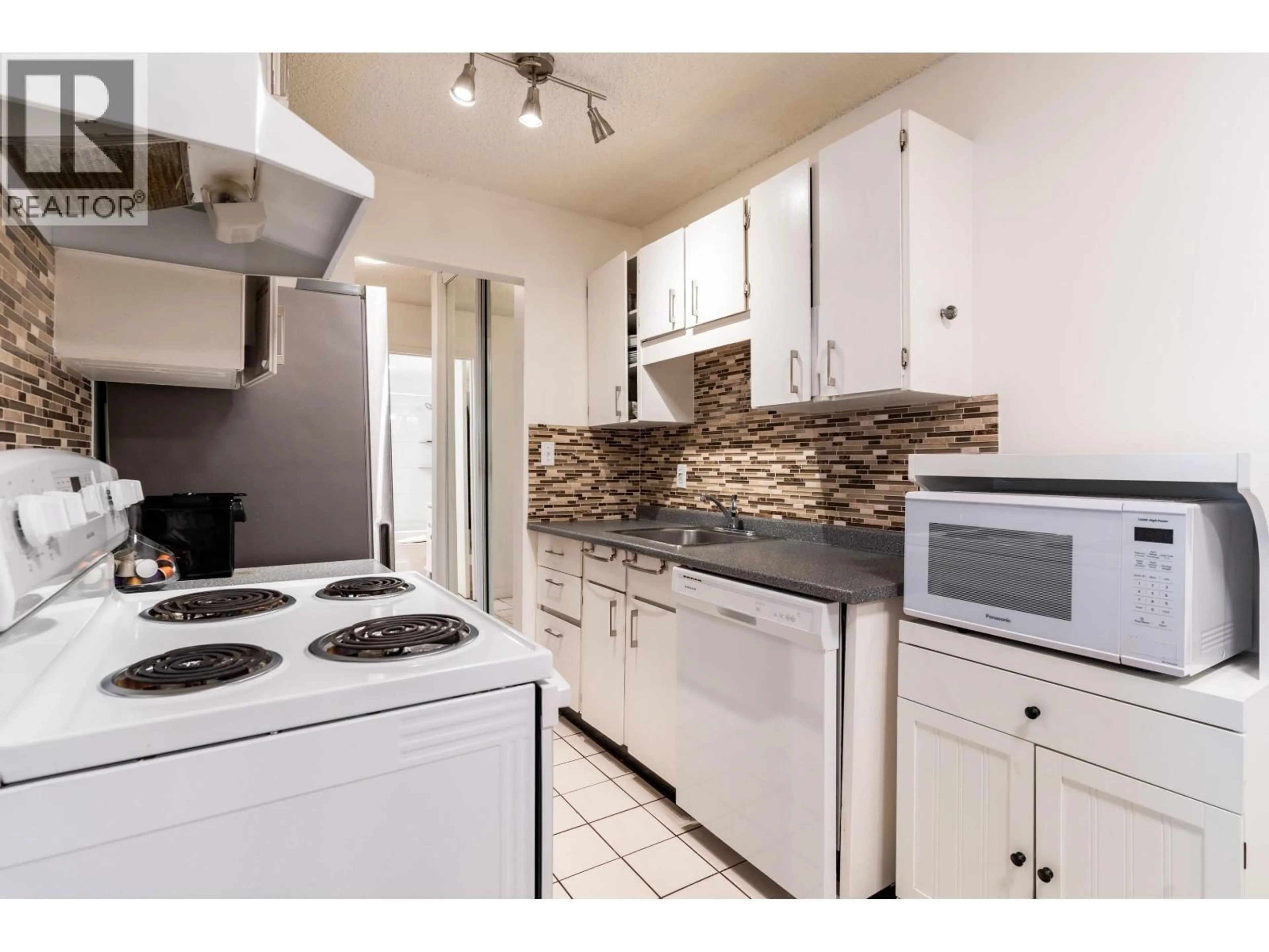 Standard kitchen, unknown for 204 - 241 ST. ANDREWS AVENUE, North Vancouver British Columbia V7L3K8