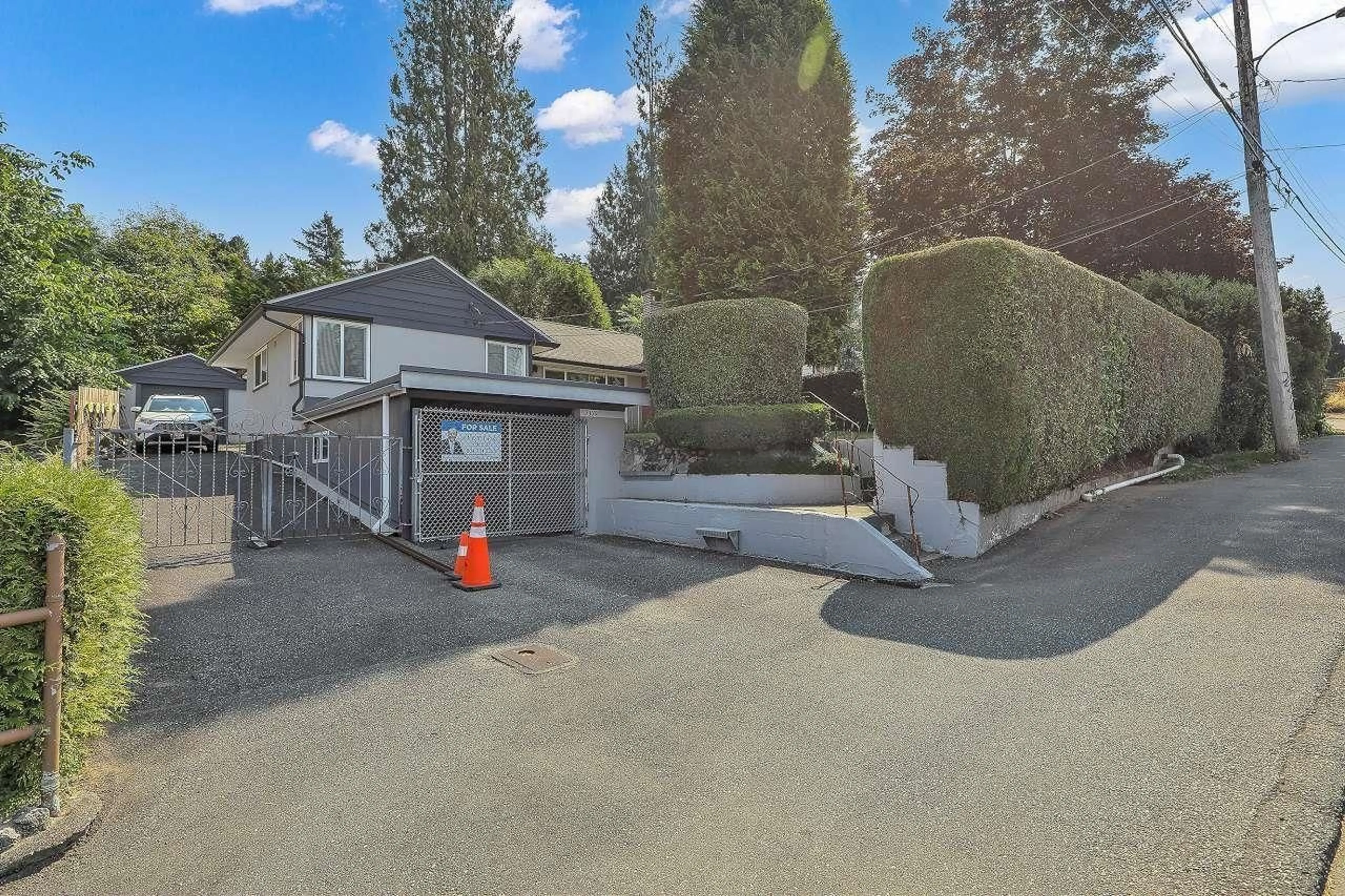 A pic from outside/outdoor area/front of a property/back of a property/a pic from drone, street for 2374 HILLSIDE, Abbotsford British Columbia V2S3R7