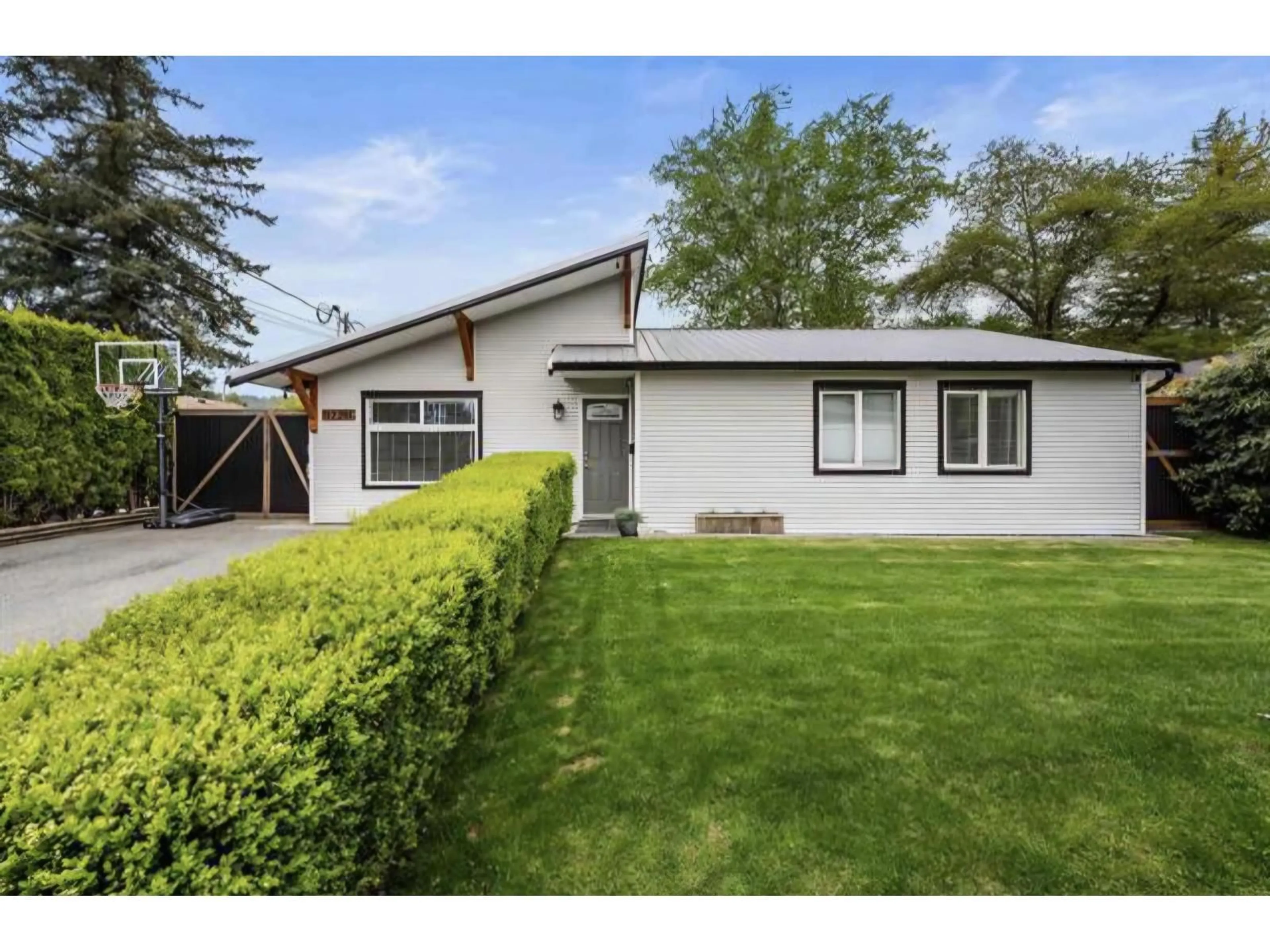 Home with vinyl exterior material, street for 32261 SWIFT, Mission British Columbia V2V5L5