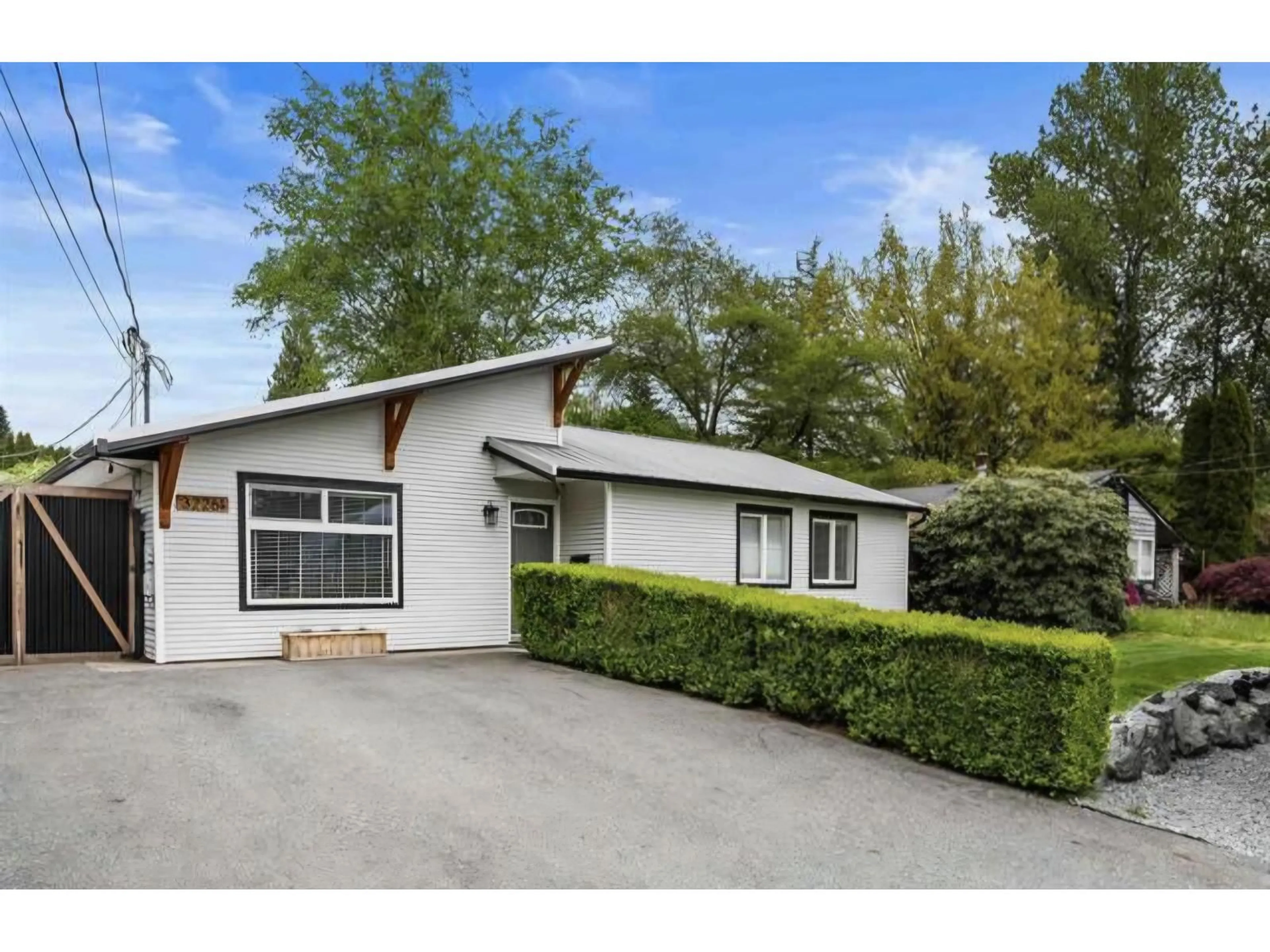 Home with vinyl exterior material, street for 32261 SWIFT, Mission British Columbia V2V5L5