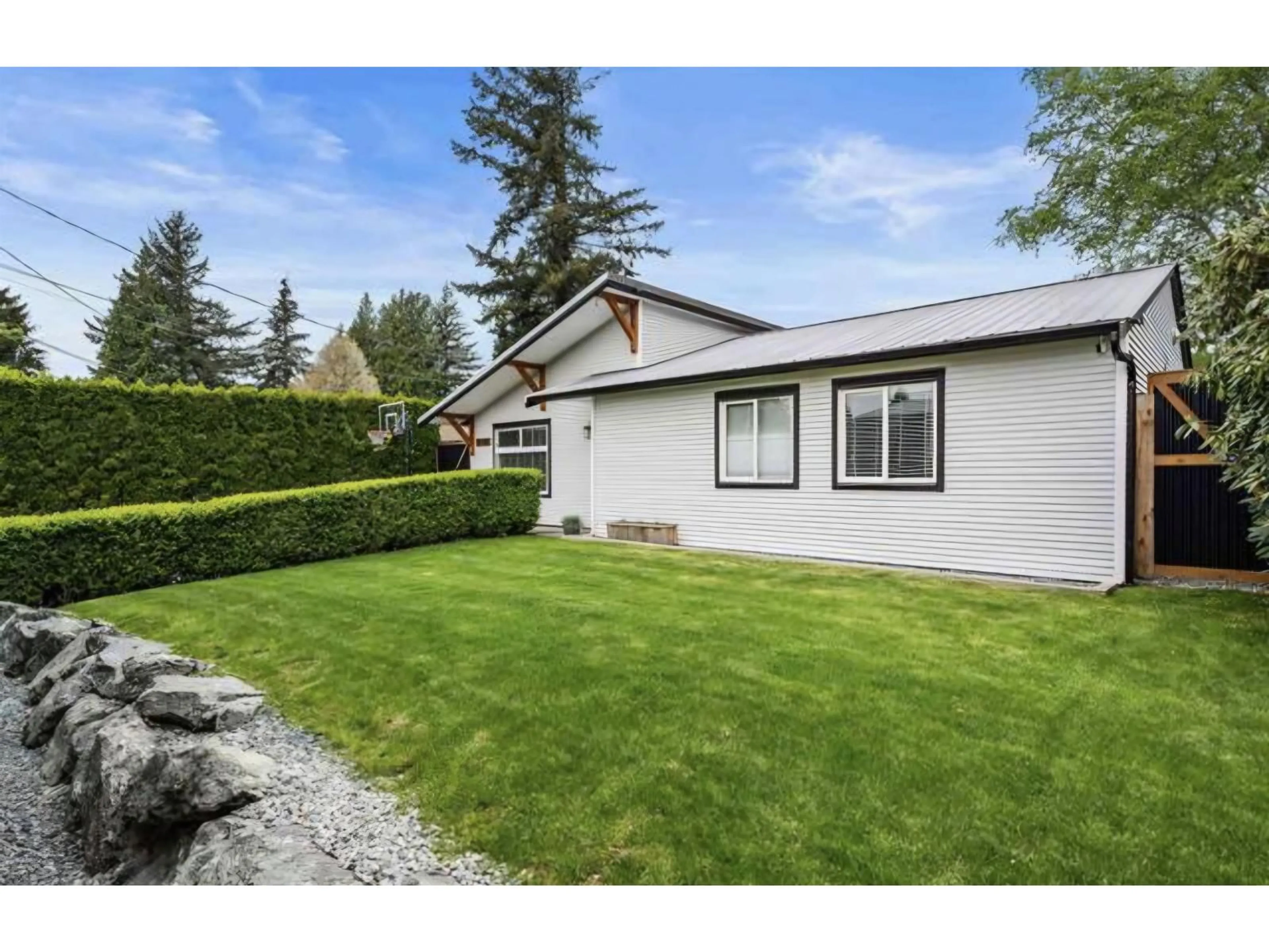 Home with vinyl exterior material, street for 32261 SWIFT, Mission British Columbia V2V5L5