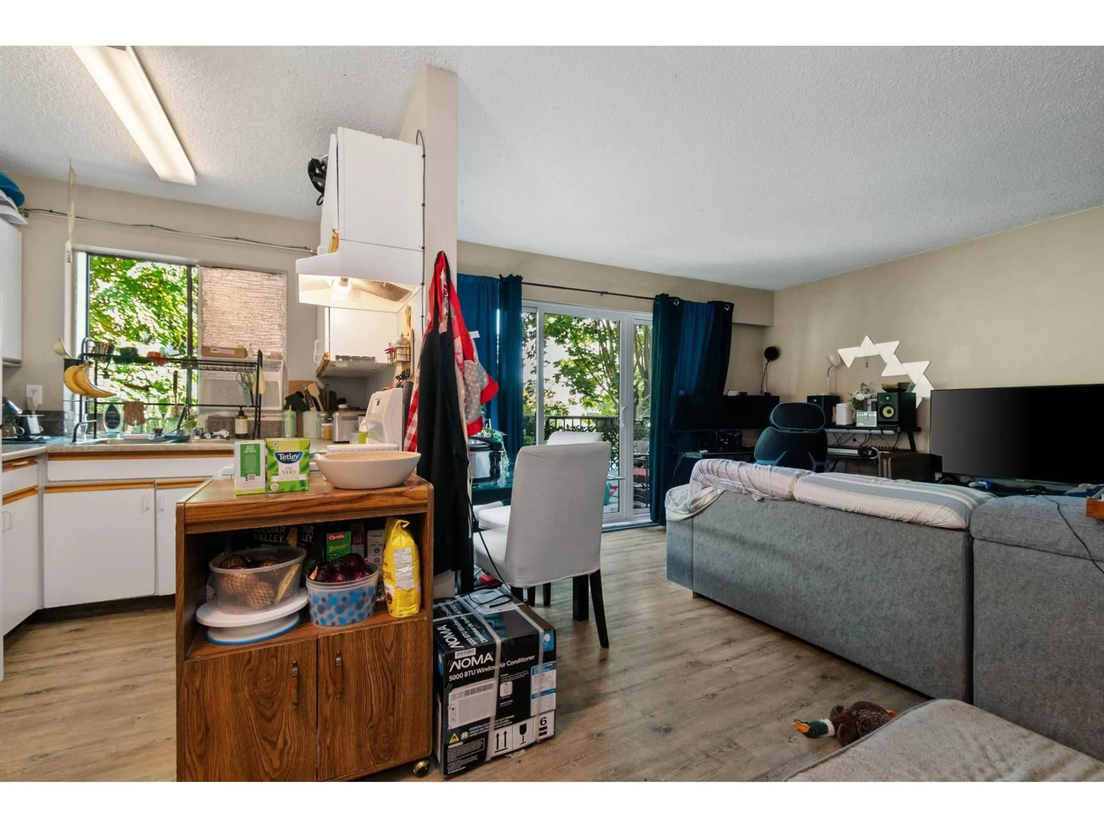 Living room with furniture, wood/laminate floor for 112 - 9477 COOK STREET, Chilliwack British Columbia V2P4J8