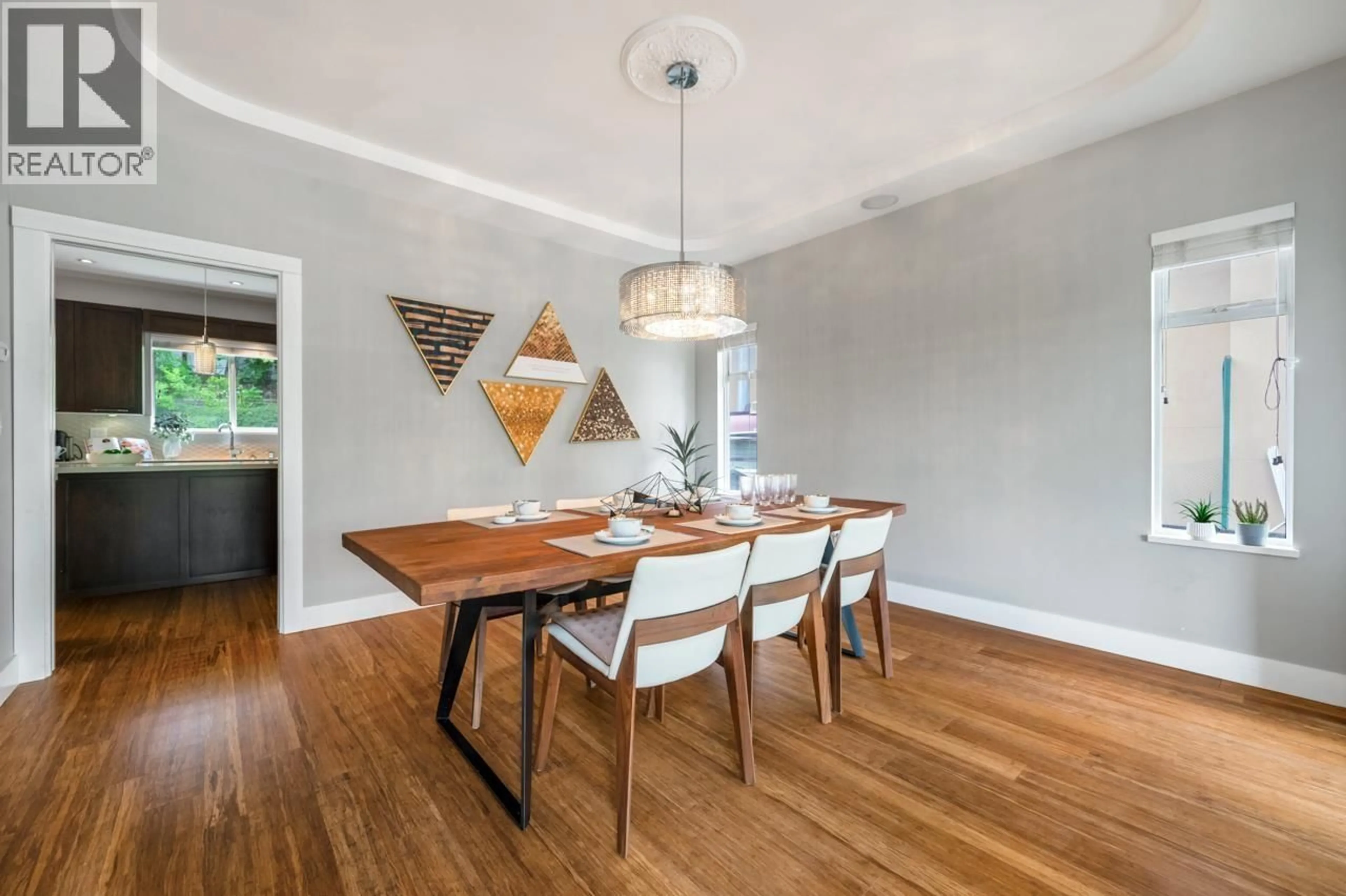 Dining room, wood/laminate floor for 9116 BRIAR ROAD, Burnaby British Columbia V3N4W8