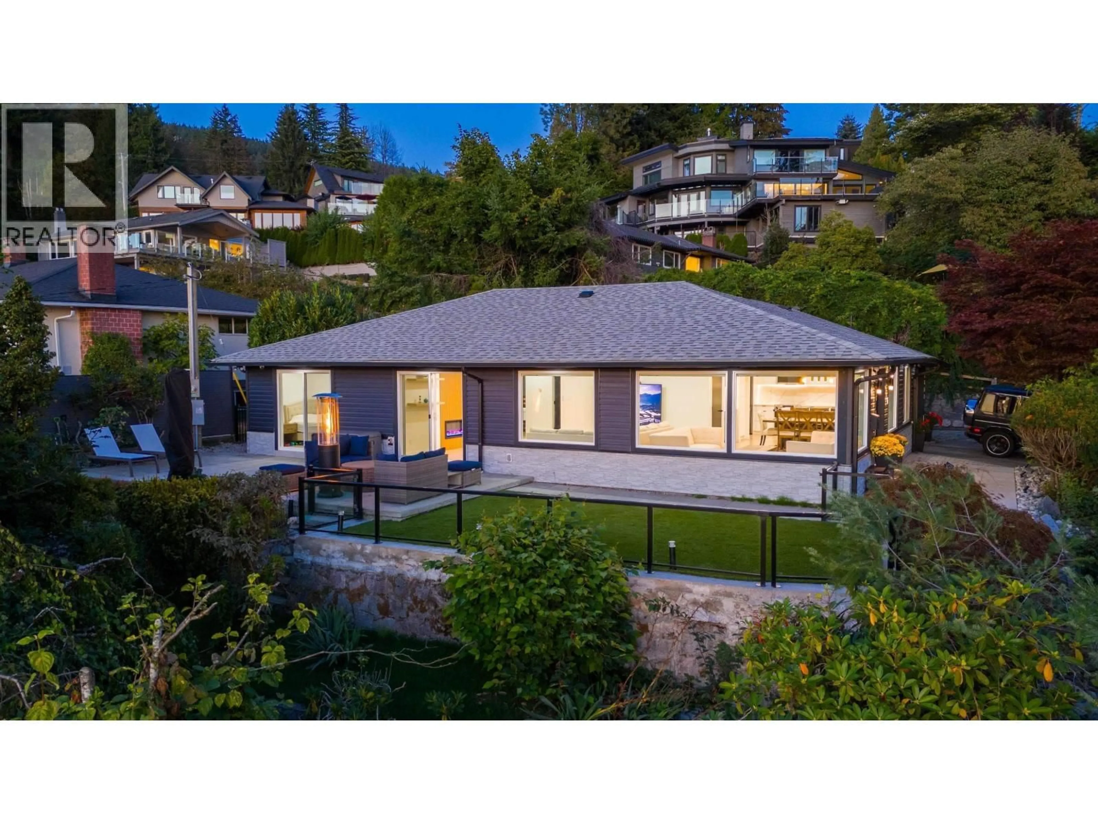 A pic from outside/outdoor area/front of a property/back of a property/a pic from drone, unknown for 3812 DALKEITH DRIVE, North Vancouver British Columbia V7N3N6