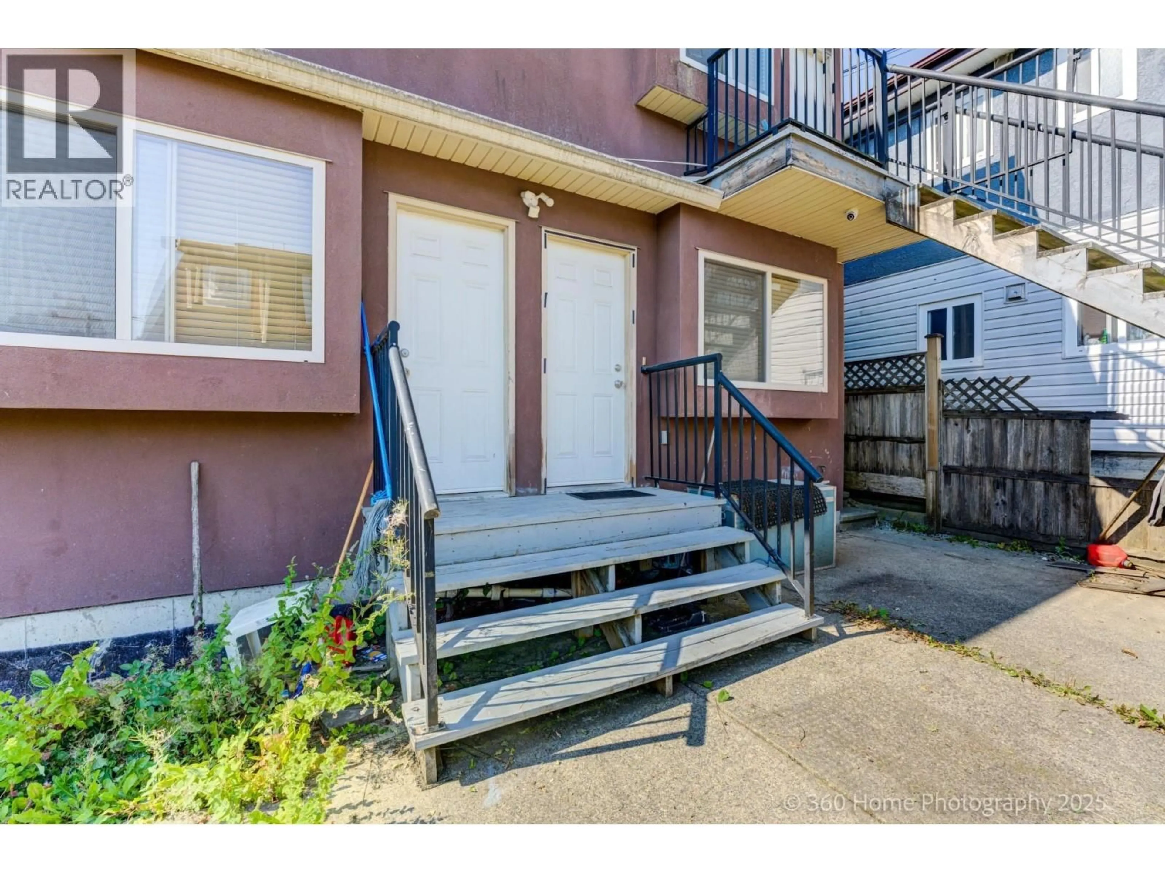 Patio, street for 3345 MONMOUTH AVENUE, Vancouver British Columbia V5R5R7