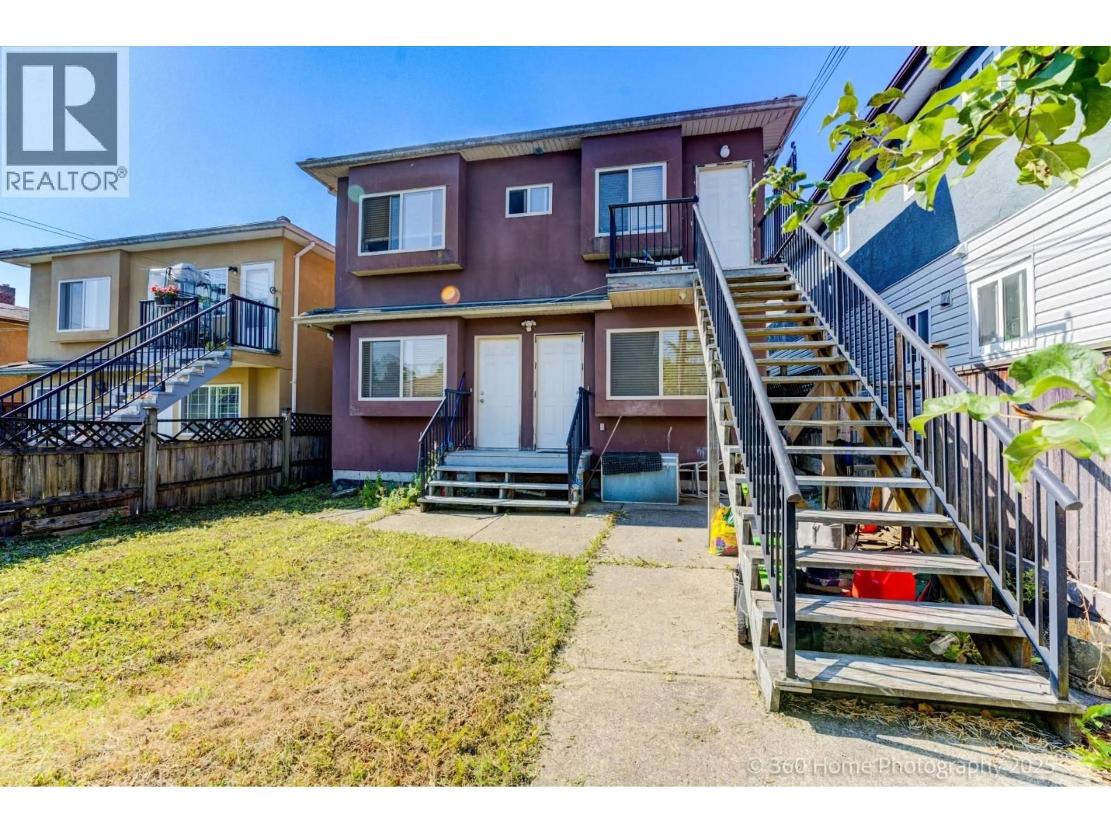 A pic from outside/outdoor area/front of a property/back of a property/a pic from drone, street for 3345 MONMOUTH AVENUE, Vancouver British Columbia V5R5R7