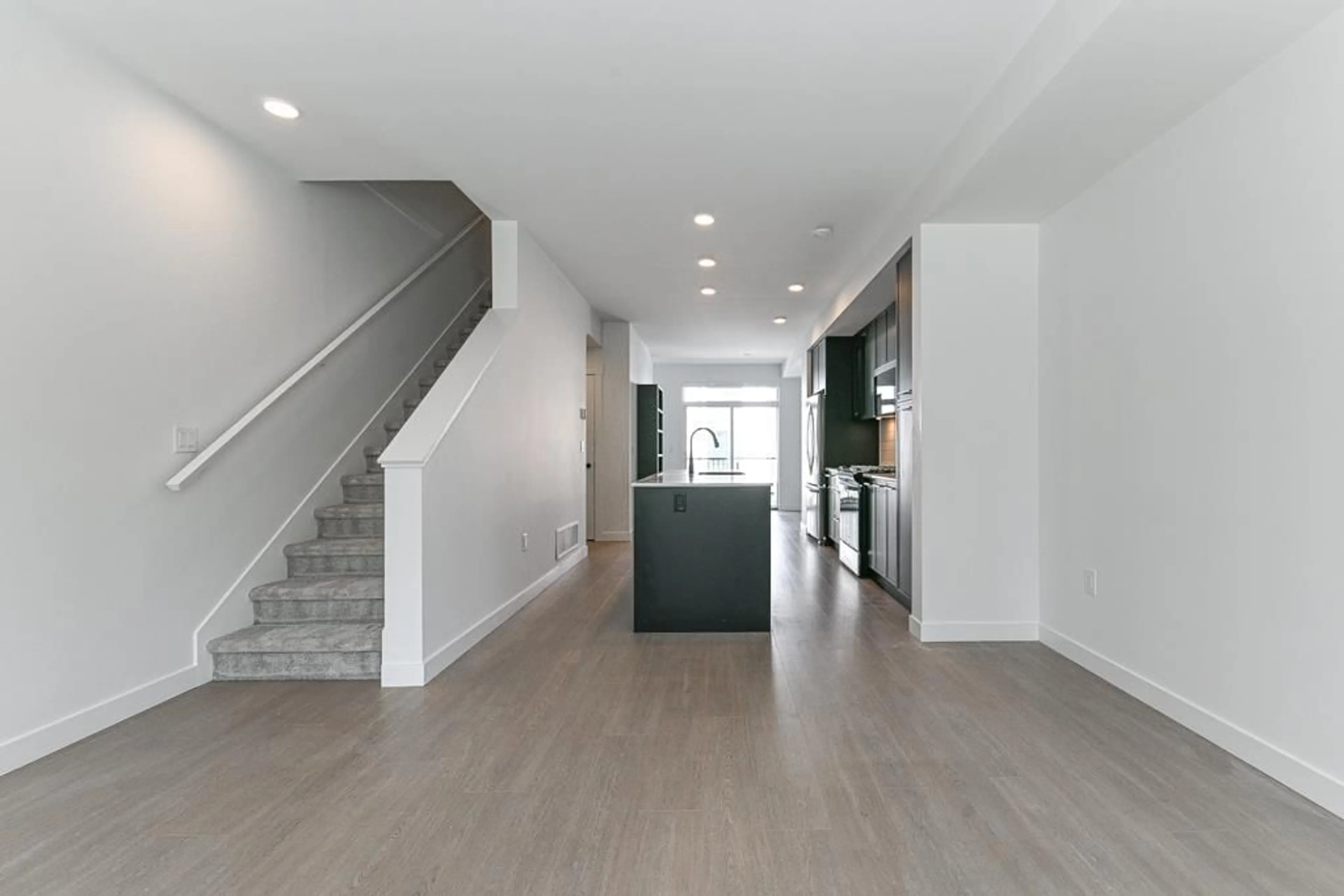 Indoor entryway for 31 - 2886 MONTROSE, Abbotsford British Columbia V2S0N7
