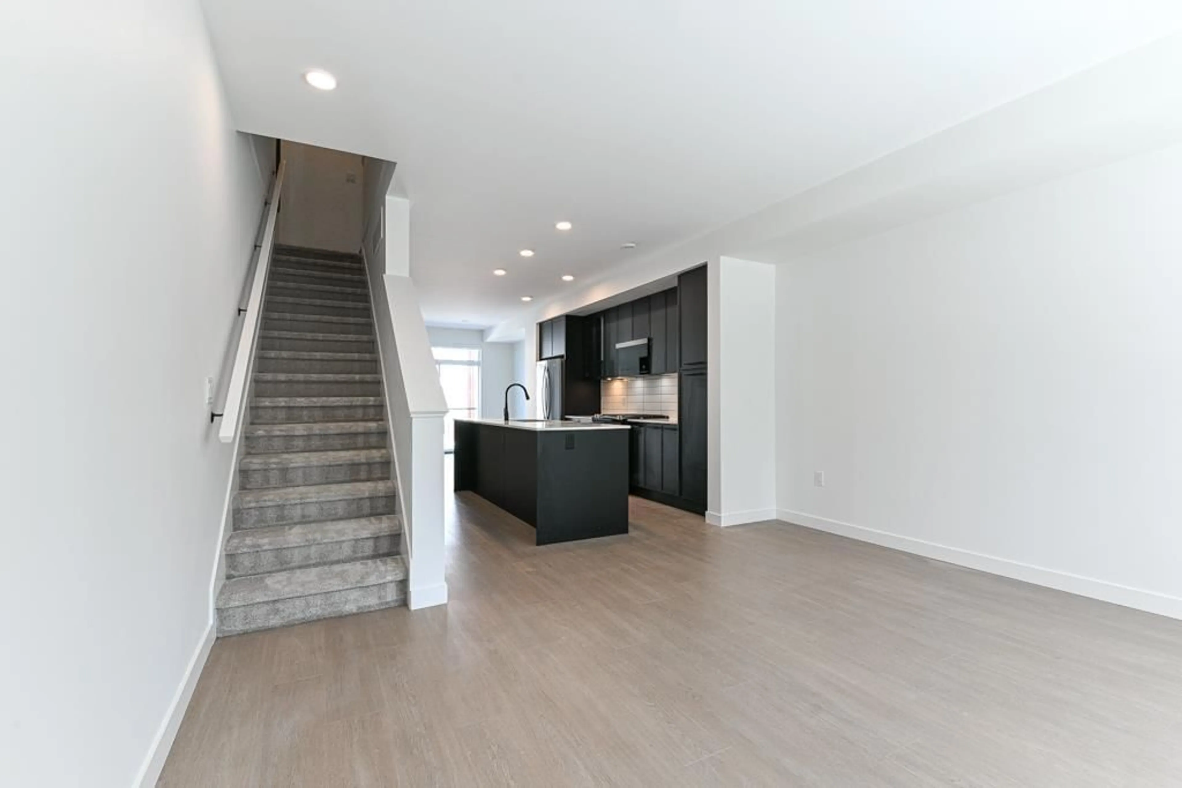 Unknown for 31 - 2886 MONTROSE, Abbotsford British Columbia V2S0N7