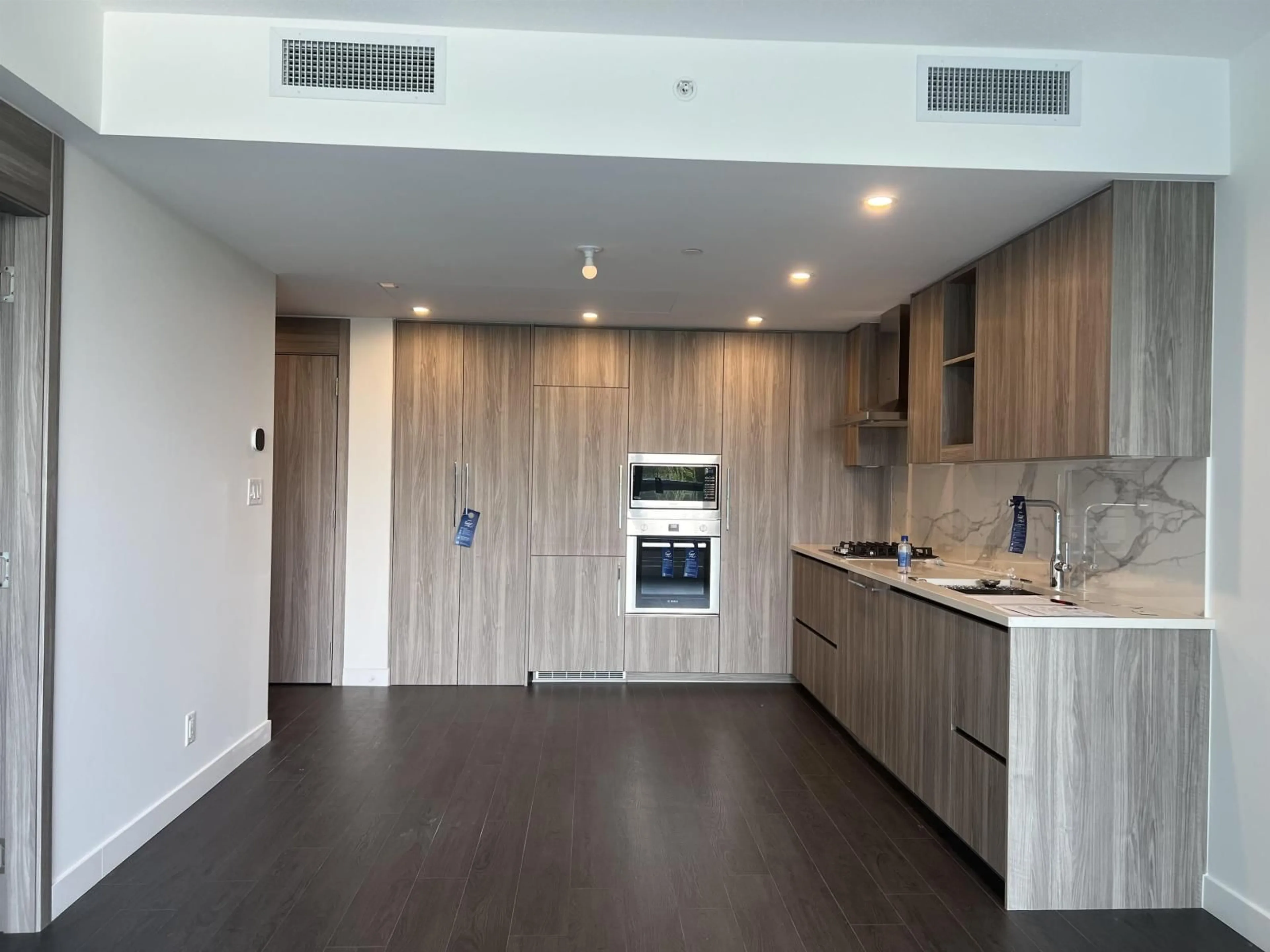 Open concept kitchen, wood/laminate floor for 706 - 13778 100, Surrey British Columbia V3T0V3