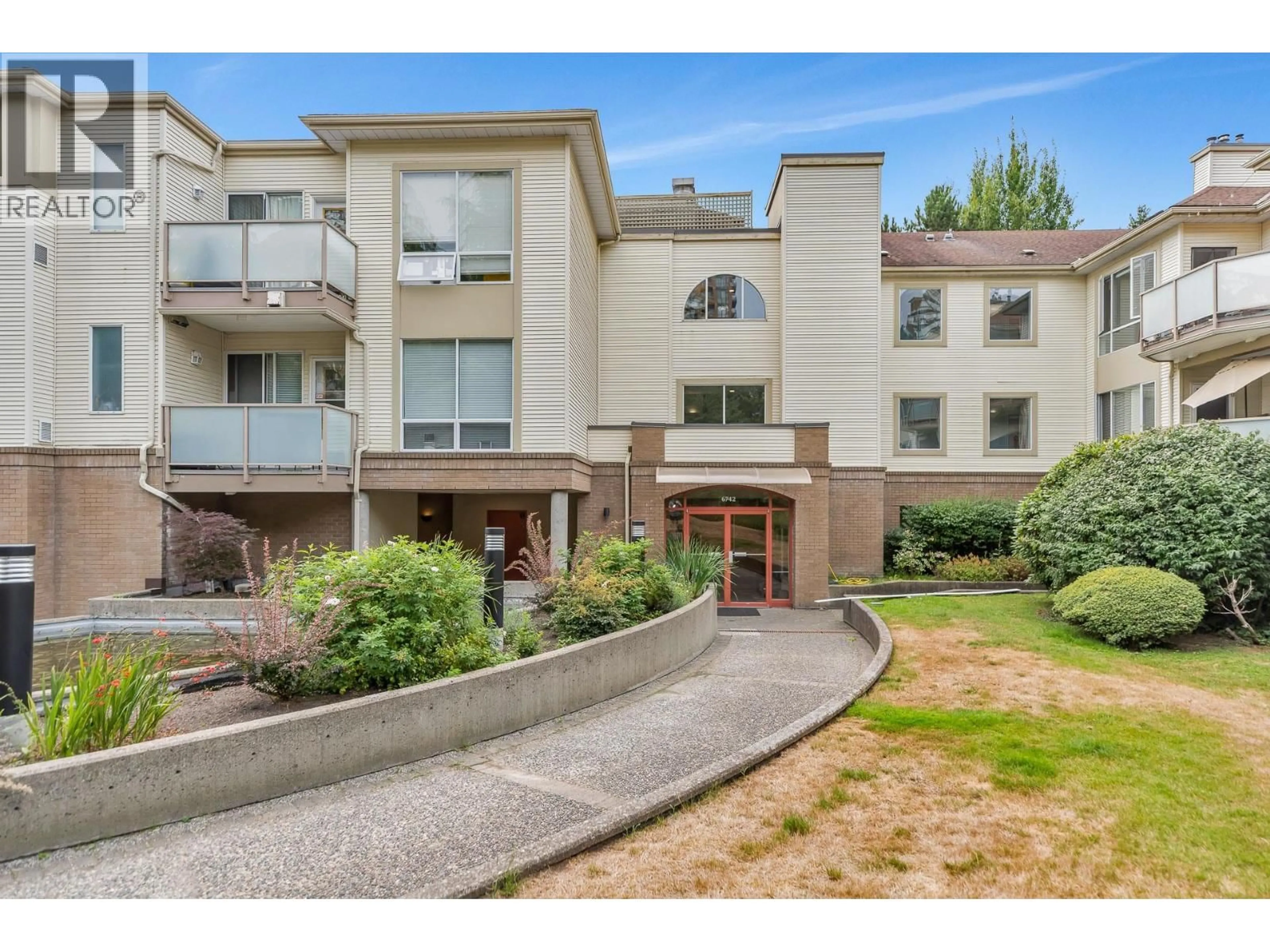 A pic from outside/outdoor area/front of a property/back of a property/a pic from drone, unknown for 105 - 6742 STATION HILL COURT, Burnaby British Columbia V3N4V2