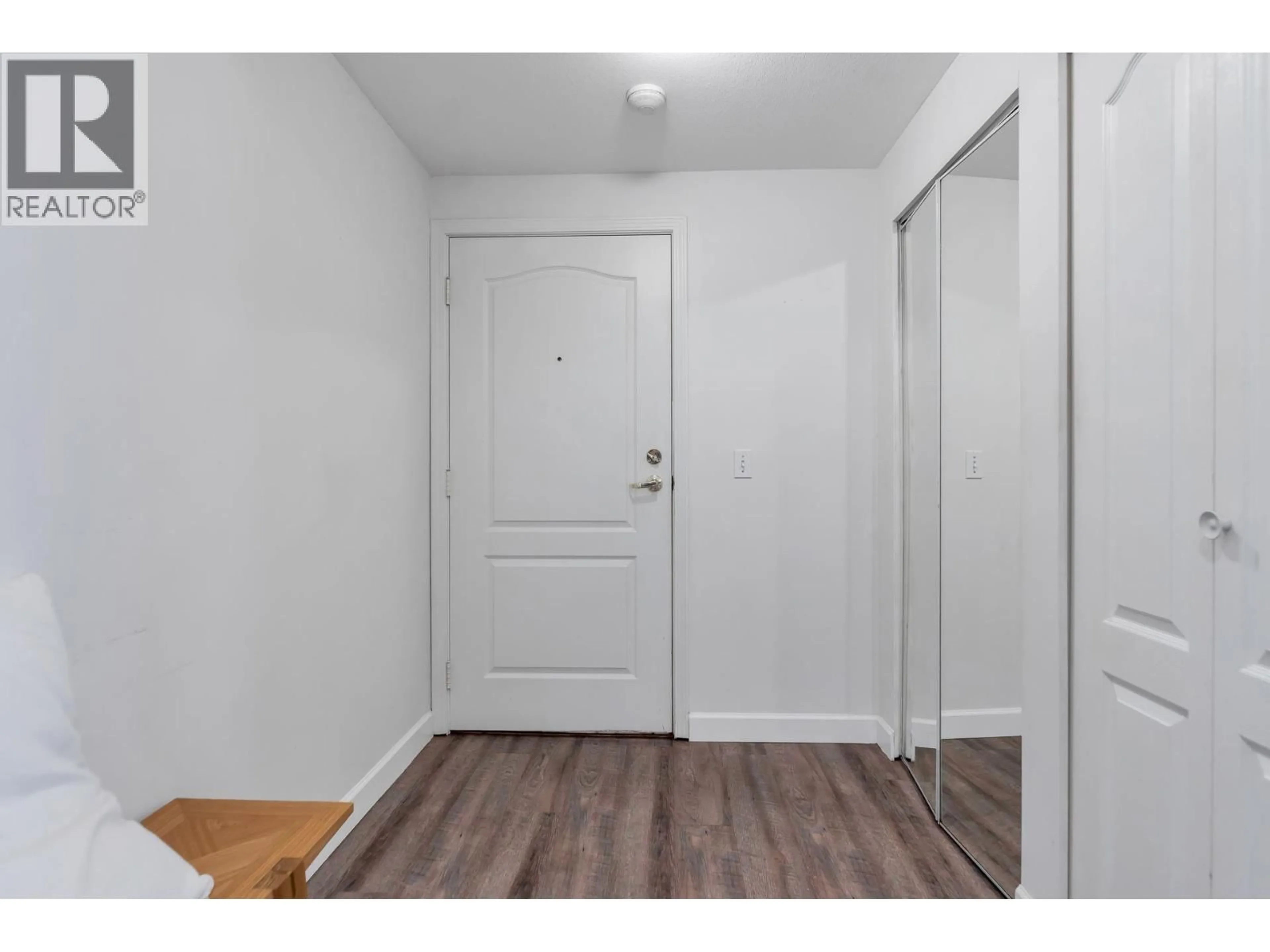 Indoor entryway for 105 - 6742 STATION HILL COURT, Burnaby British Columbia V3N4V2