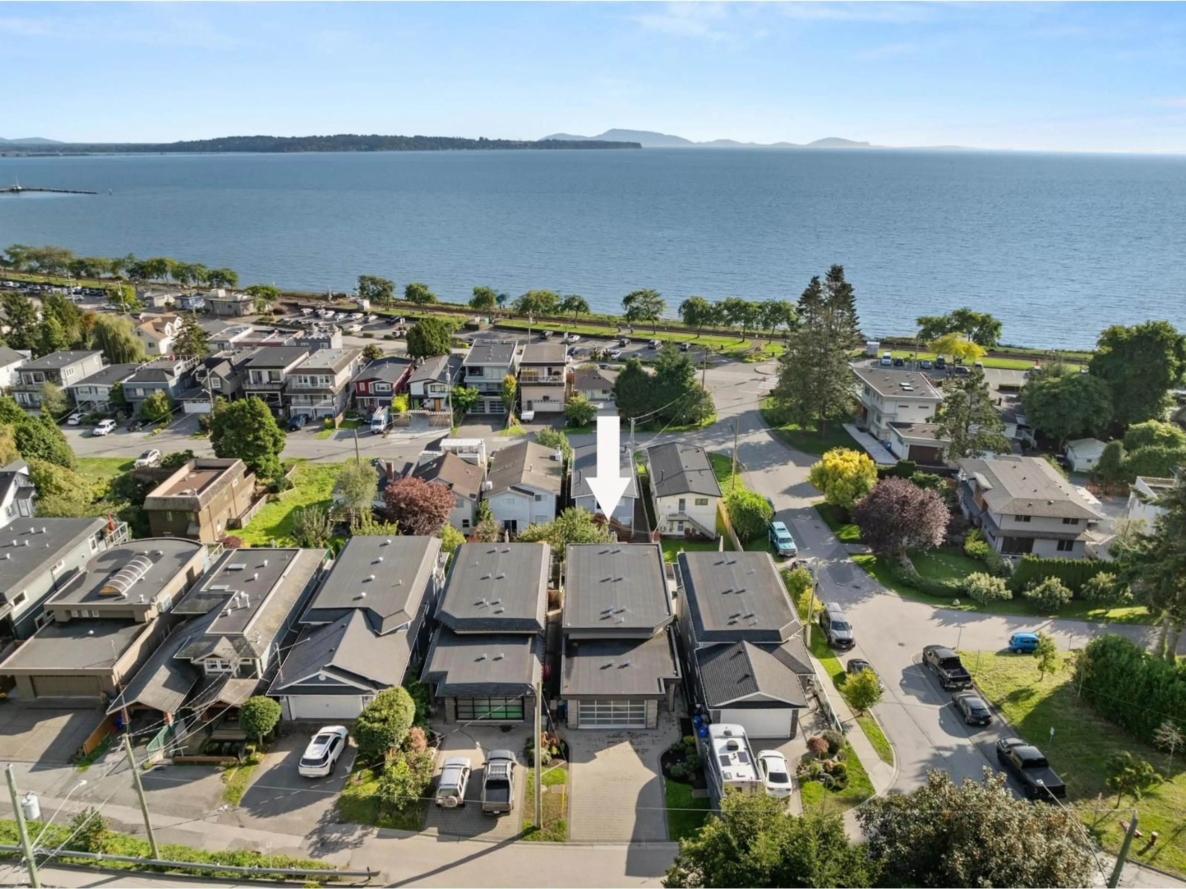 A pic from outside/outdoor area/front of a property/back of a property/a pic from drone, water/lake/river/ocean view for 14712 MCDONALD, White Rock British Columbia V4B2C8