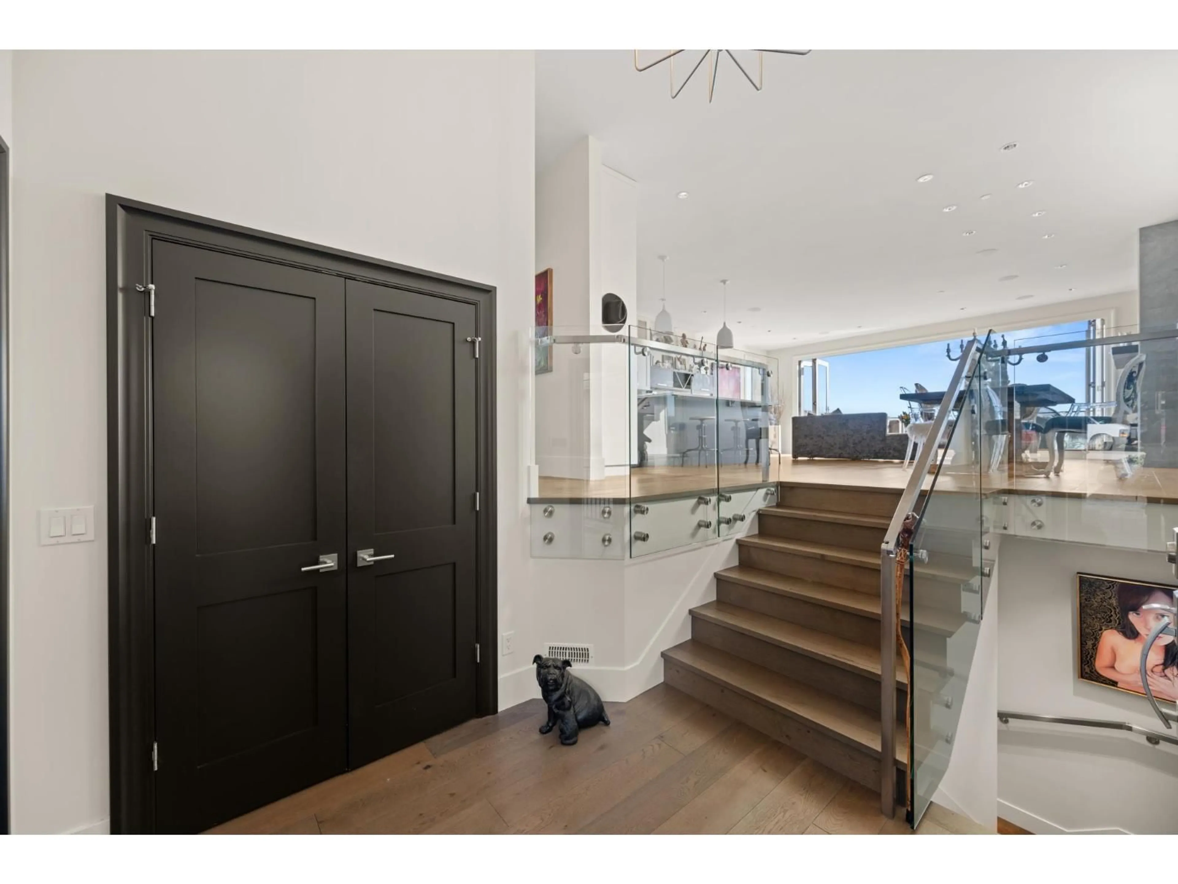 Indoor foyer for 14712 MCDONALD, White Rock British Columbia V4B2C8