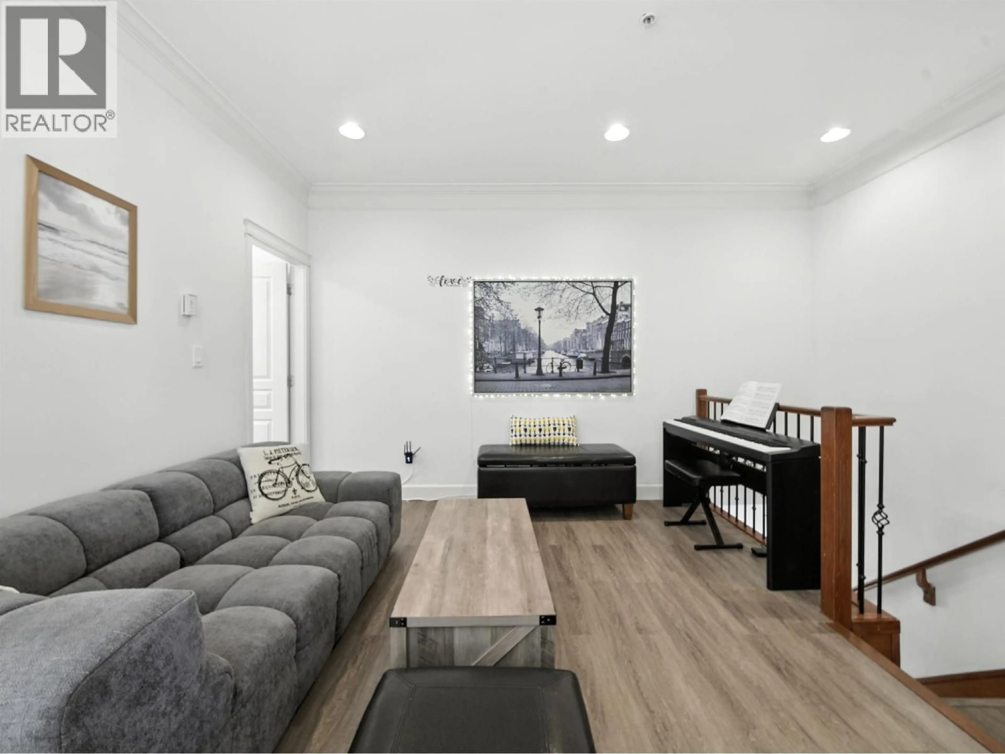 Living room with furniture, wood/laminate floor for 1430 8TH AVENUE, Vancouver British Columbia V5N1T4