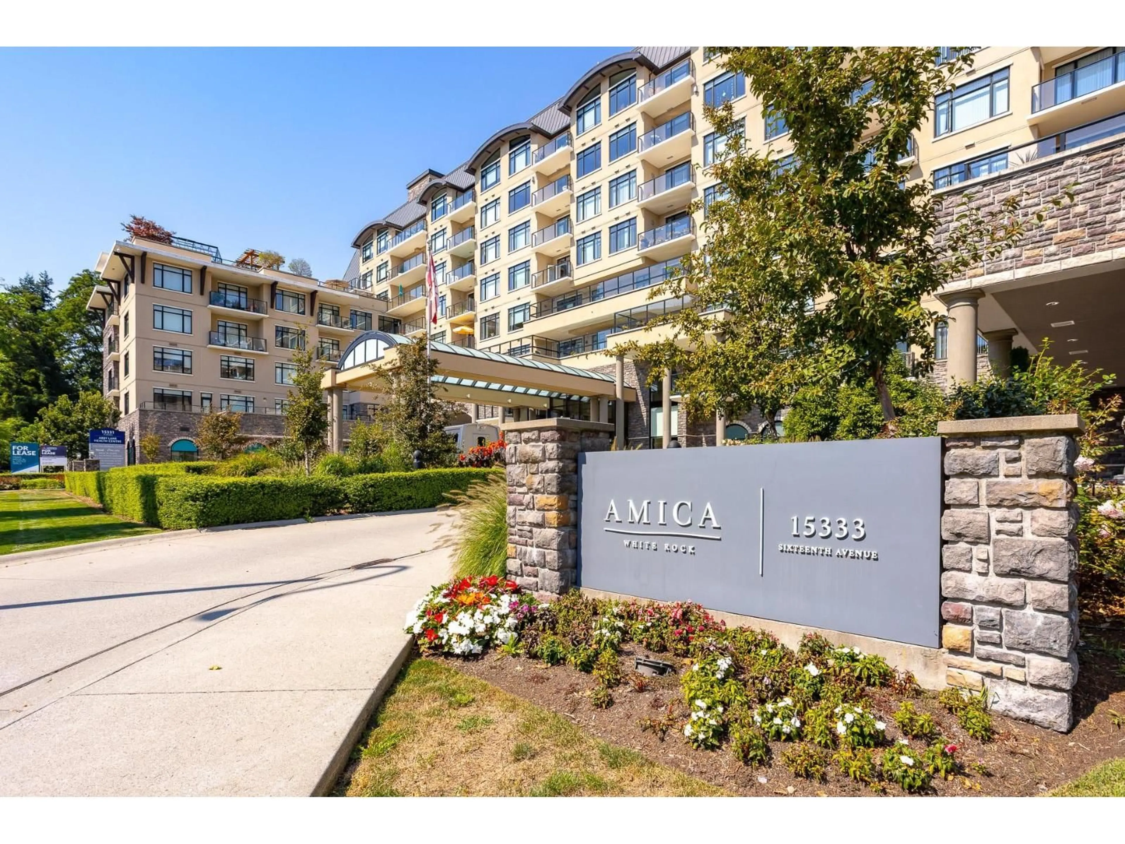 Indoor foyer for 701 - 15333 16, Surrey British Columbia V4A0B9