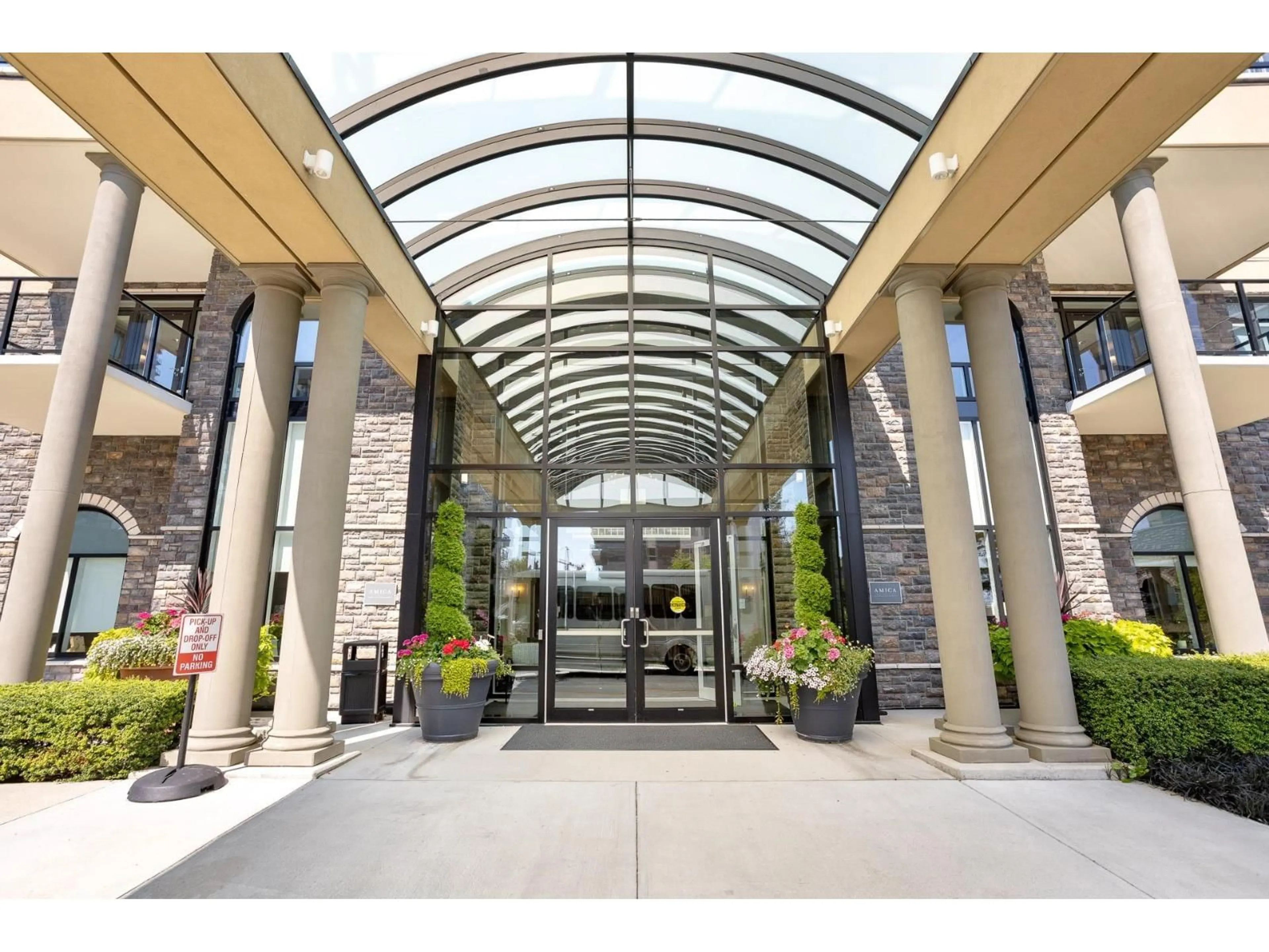 Indoor foyer for 701 - 15333 16, Surrey British Columbia V4A0B9