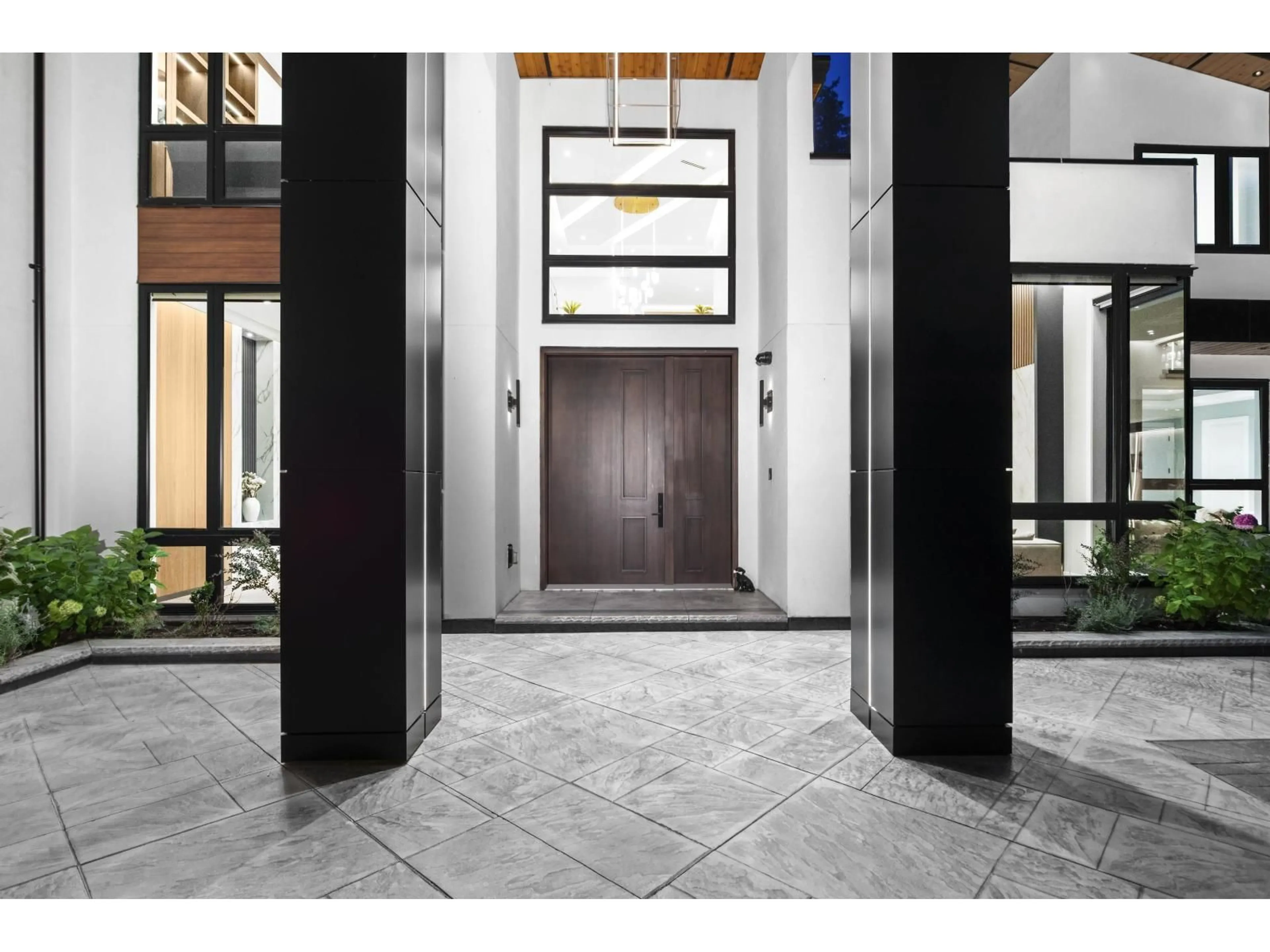 Indoor foyer for 5470 240, Langley British Columbia V2Z2N6