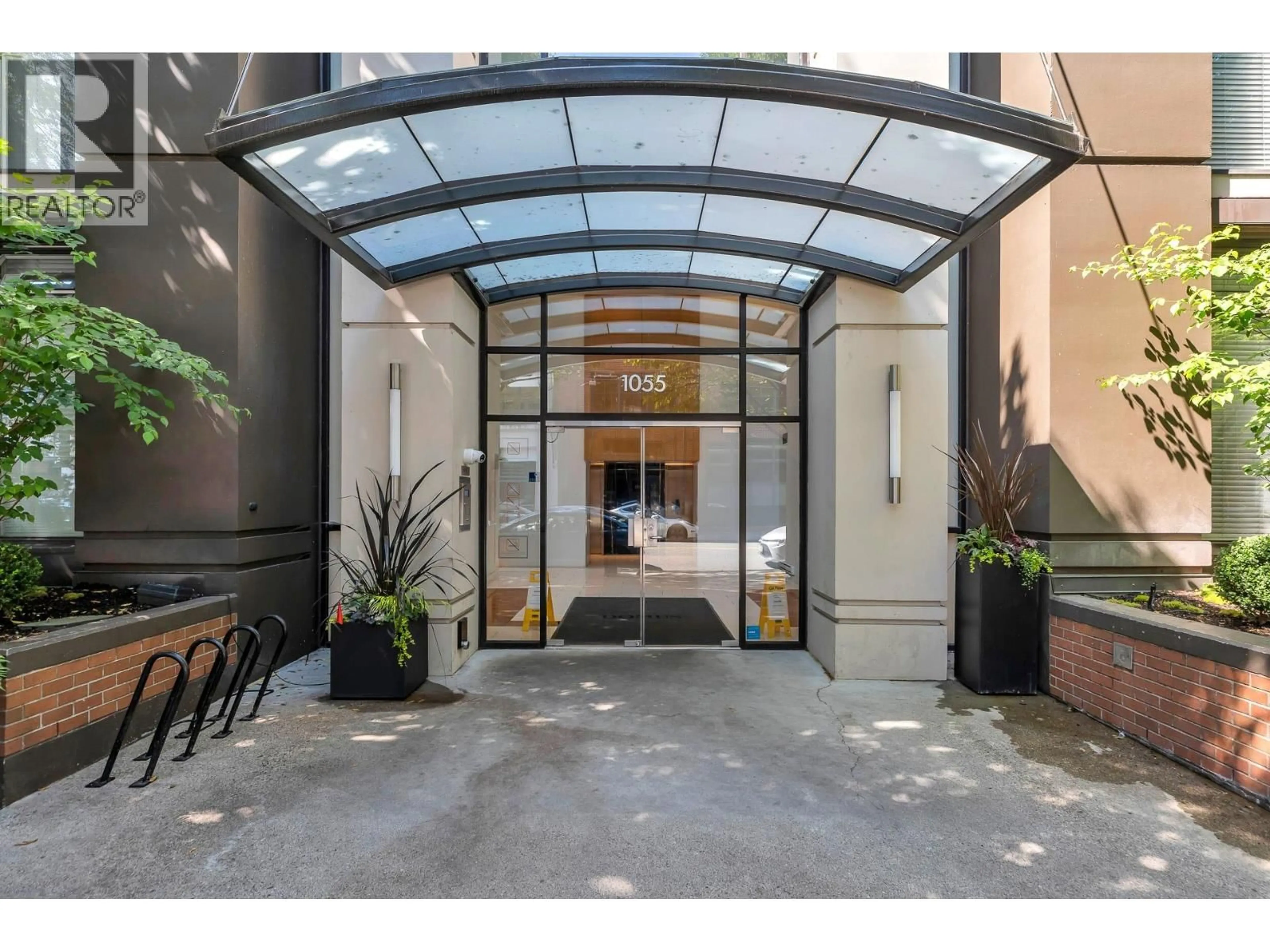 Indoor foyer for 1003 - 1055 HOMER STREET, Vancouver British Columbia V6B1G3
