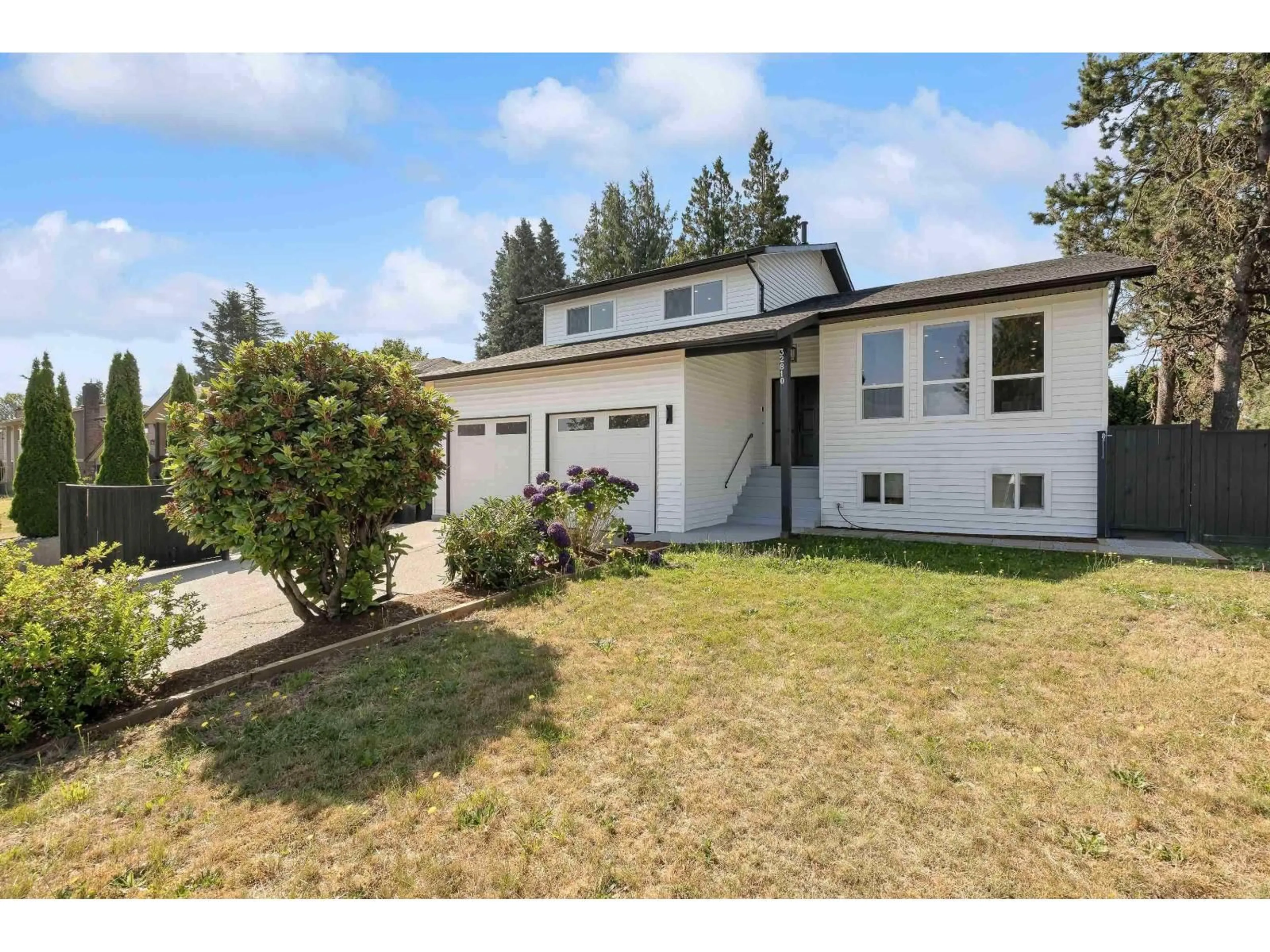 Home with vinyl exterior material, street for 32810 HIGHLAND, Abbotsford British Columbia V2S7A7