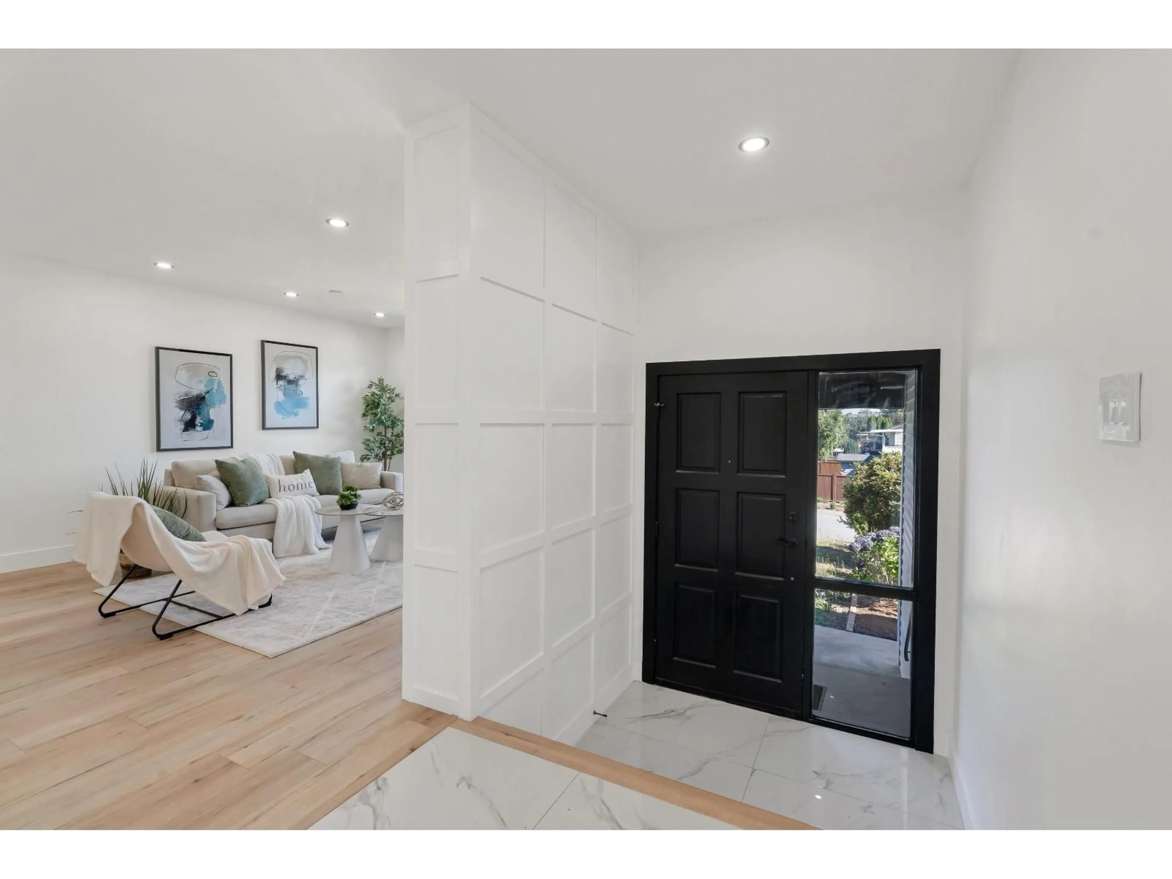 Indoor entryway for 32810 HIGHLAND, Abbotsford British Columbia V2S7A7