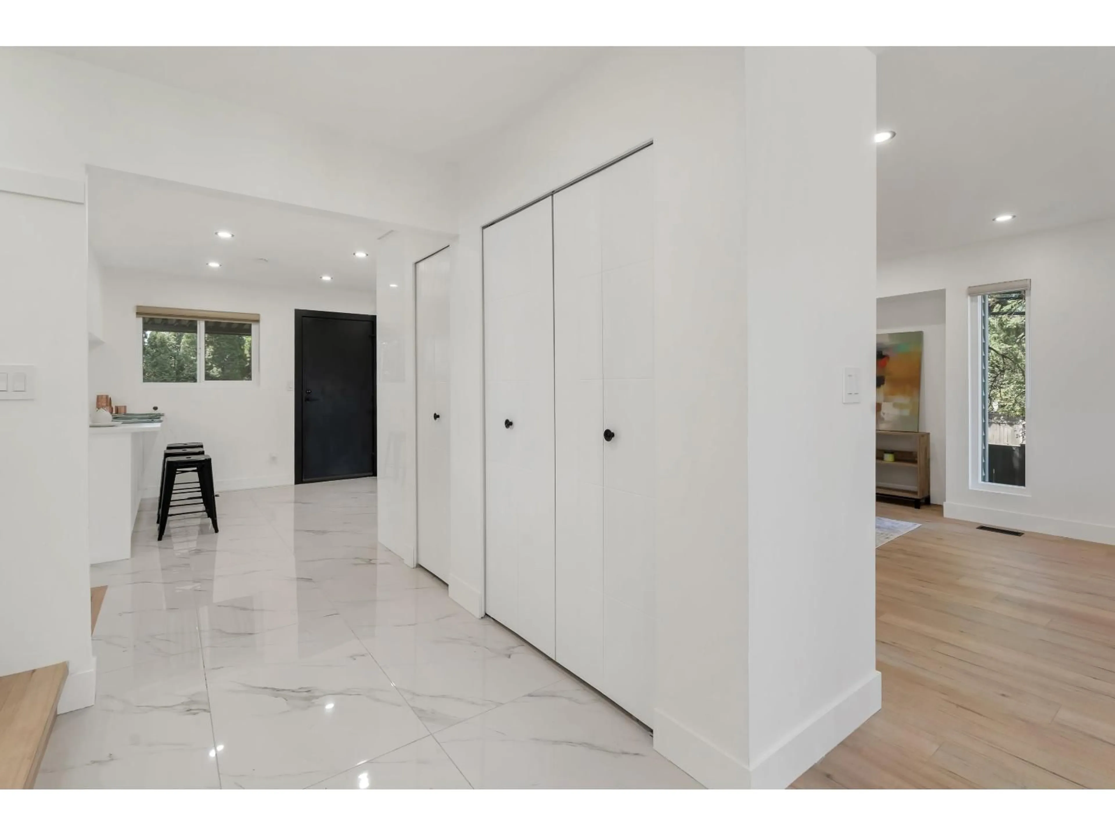 Indoor entryway for 32810 HIGHLAND, Abbotsford British Columbia V2S7A7