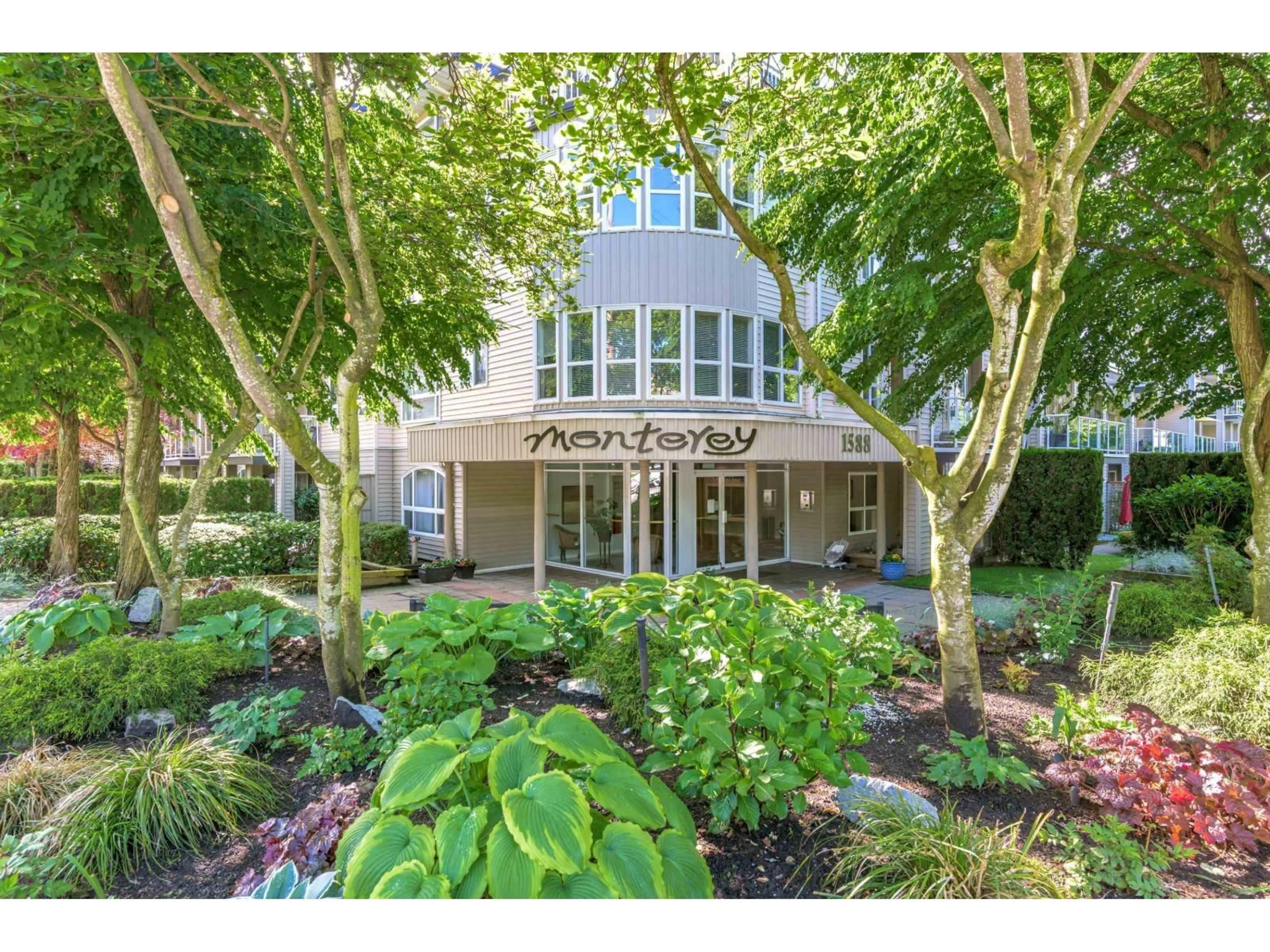 Indoor foyer for PH23 - 1588 BEST, White Rock British Columbia V4B4G1