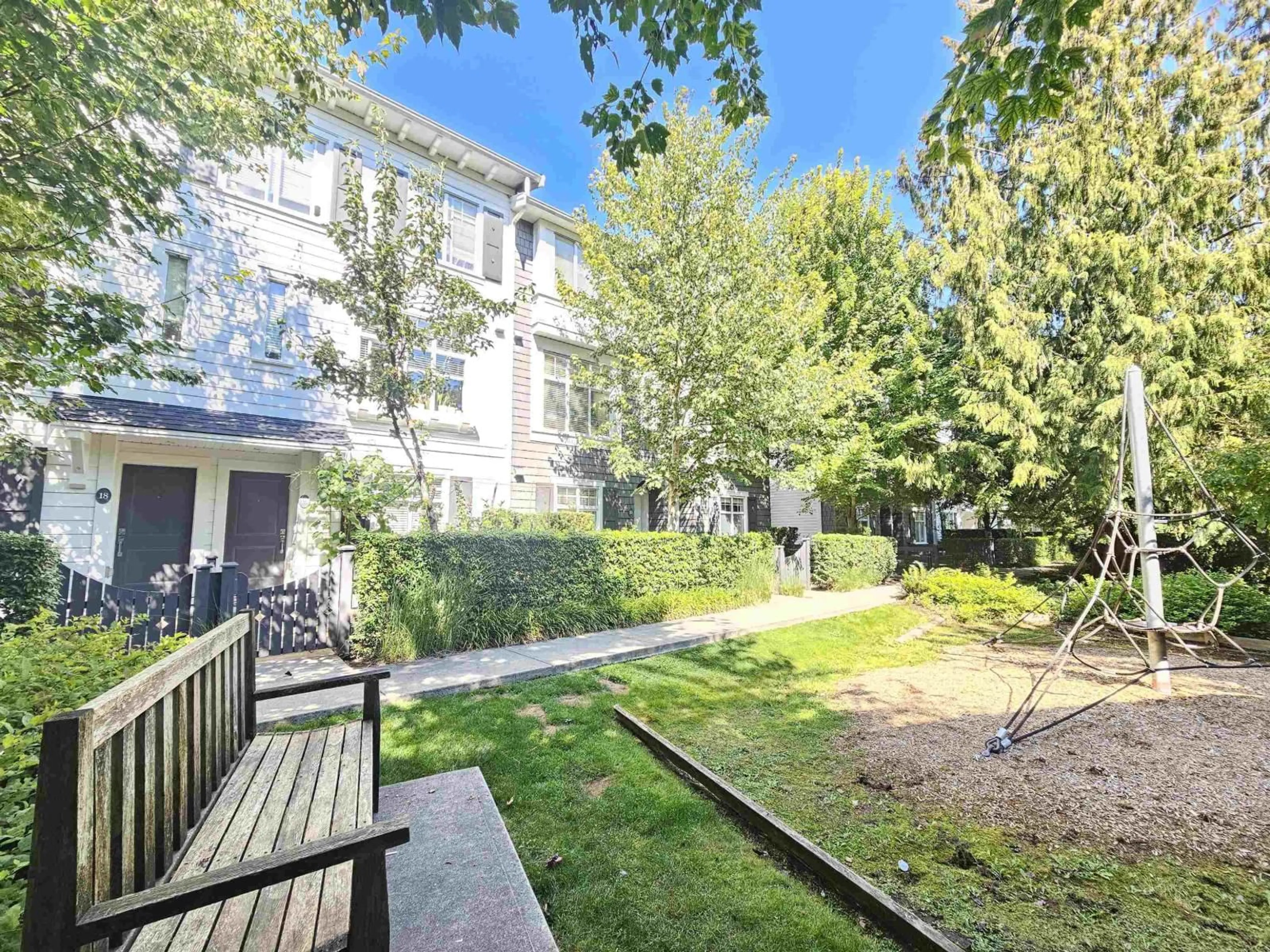 Patio, street for 19 - 15152 91, Surrey British Columbia V3R0C7