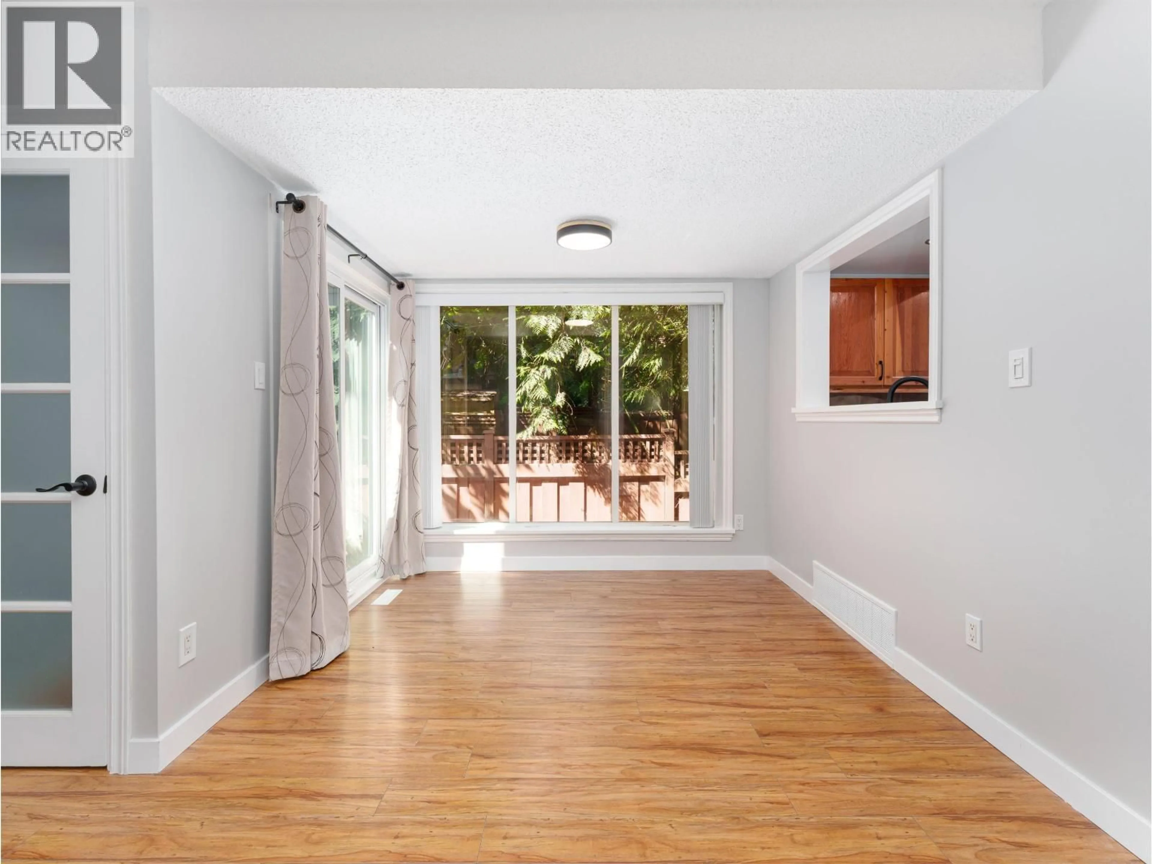 Indoor entryway for 4770 FERNGLEN DRIVE, Burnaby British Columbia V5G3V7
