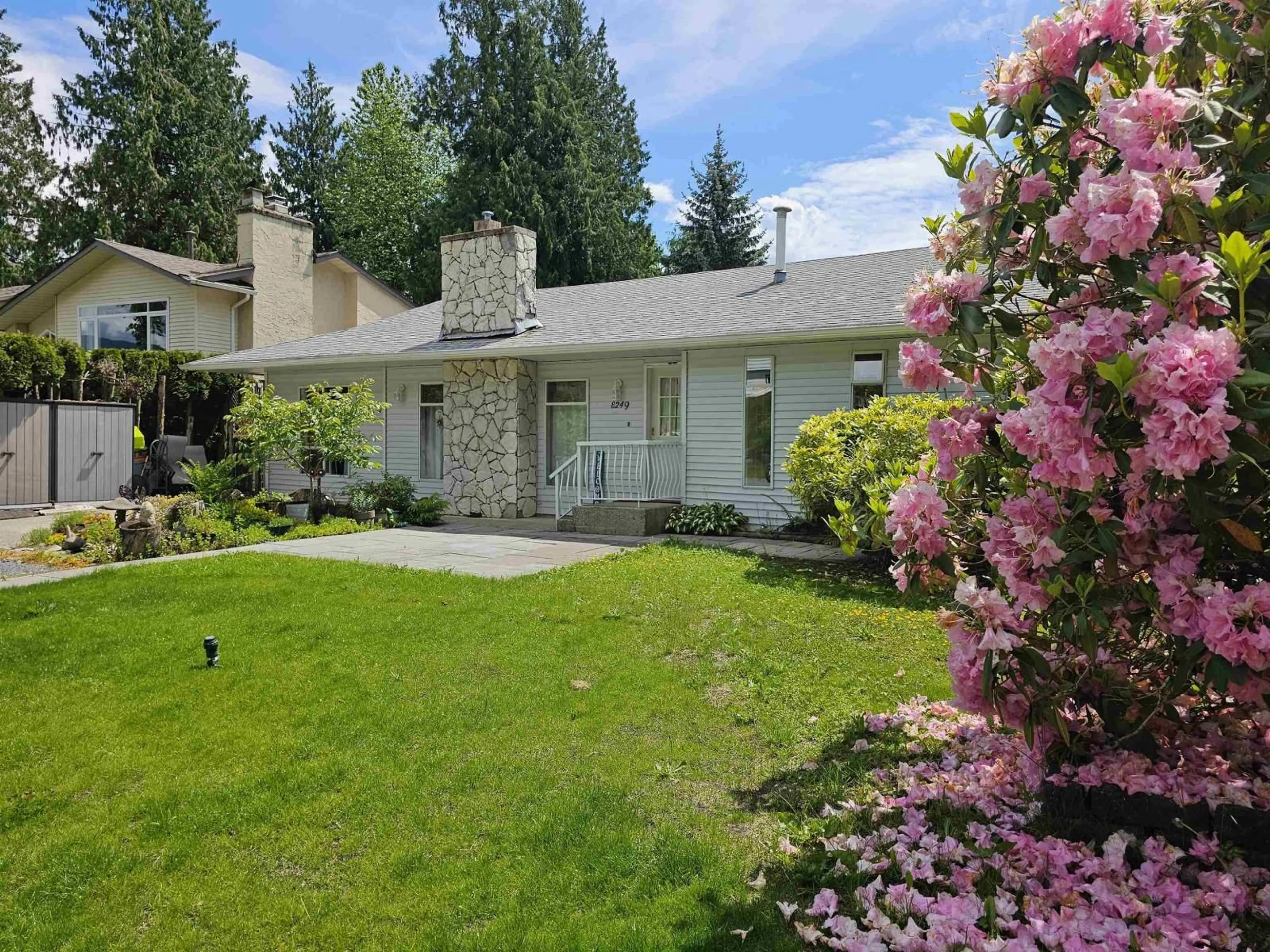 A pic from outside/outdoor area/front of a property/back of a property/a pic from drone, unknown for 8249 COPPER, Mission British Columbia V2V5X5