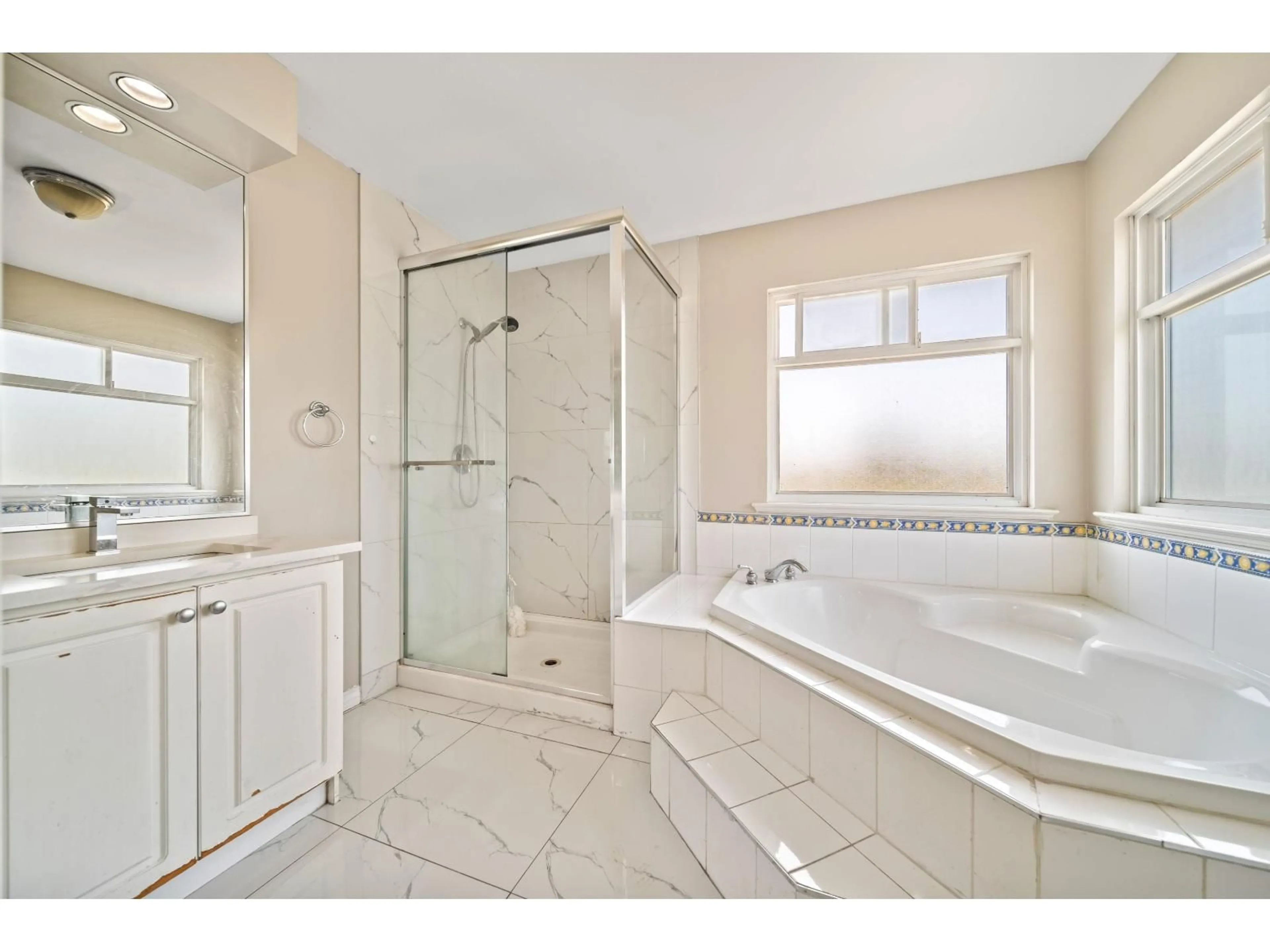 Contemporary bathroom, ceramic/tile floor for 7718 145, Surrey British Columbia V3S9C4