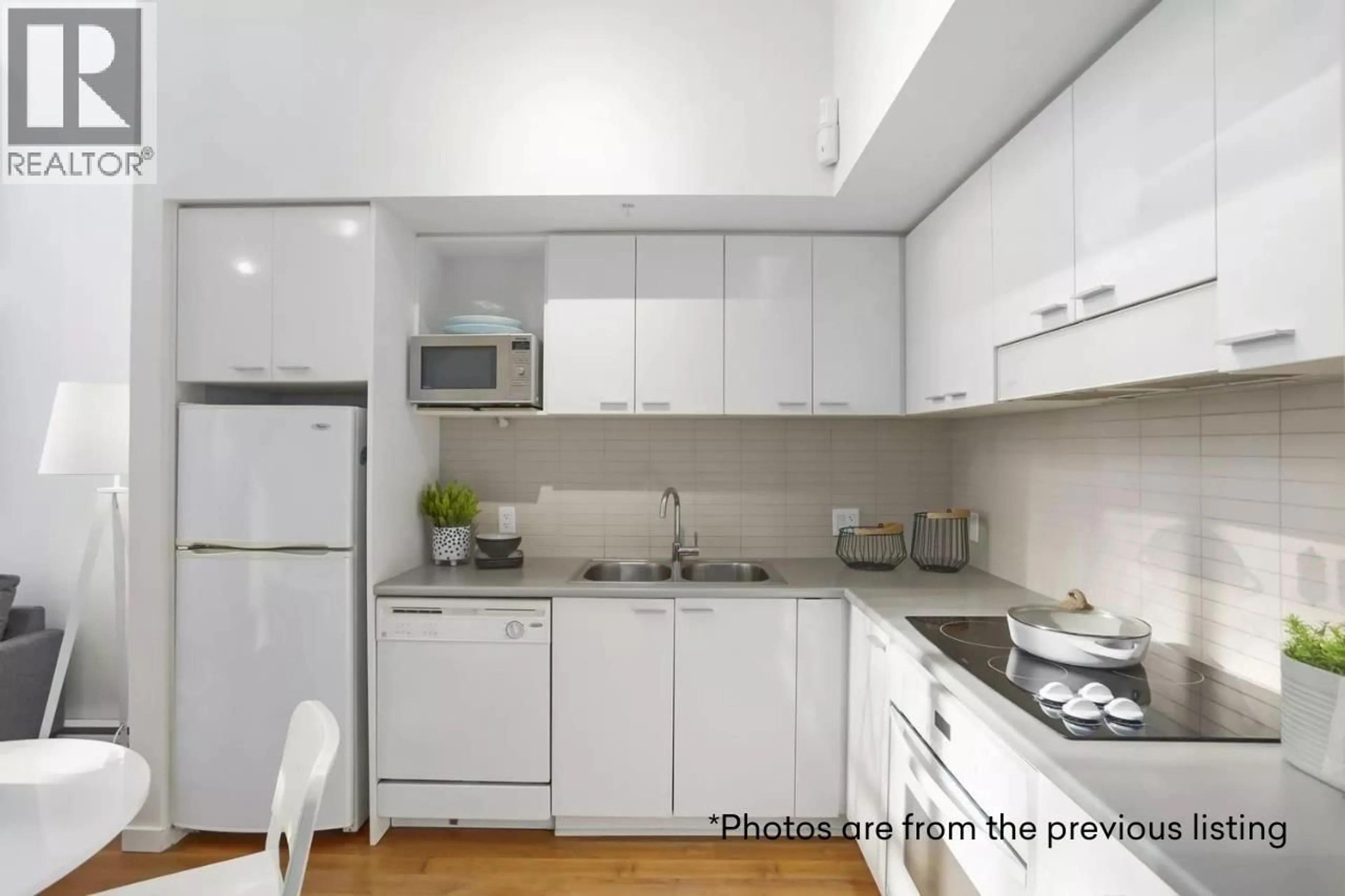 Standard kitchen, wood/laminate floor for 112 DUNSMUIR STREET, Vancouver British Columbia V6B1X7