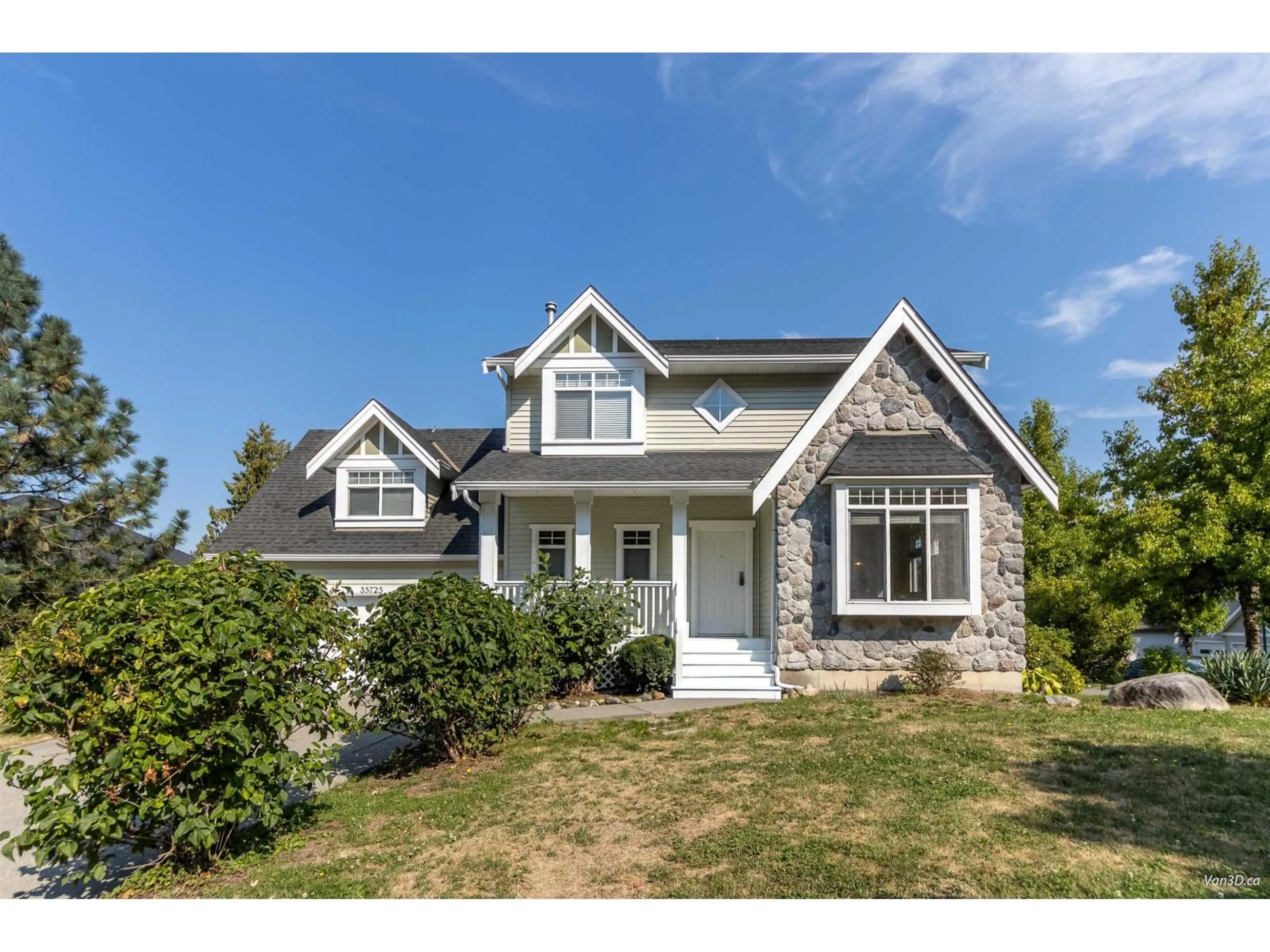 Home with vinyl exterior material, street for 35725 LEDGEVIEW, Abbotsford British Columbia V3G2Z2