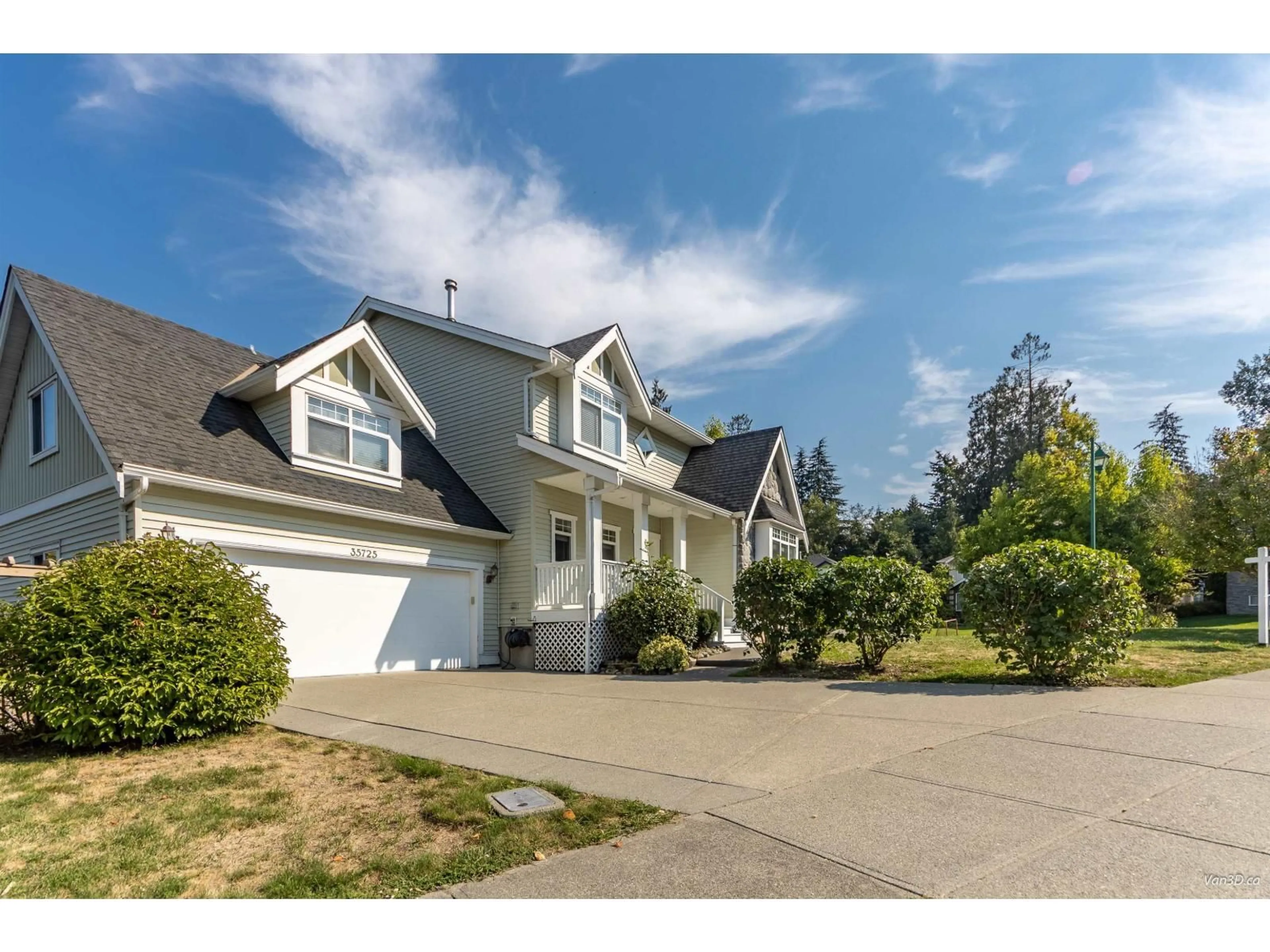 Home with vinyl exterior material, street for 35725 LEDGEVIEW, Abbotsford British Columbia V3G2Z2