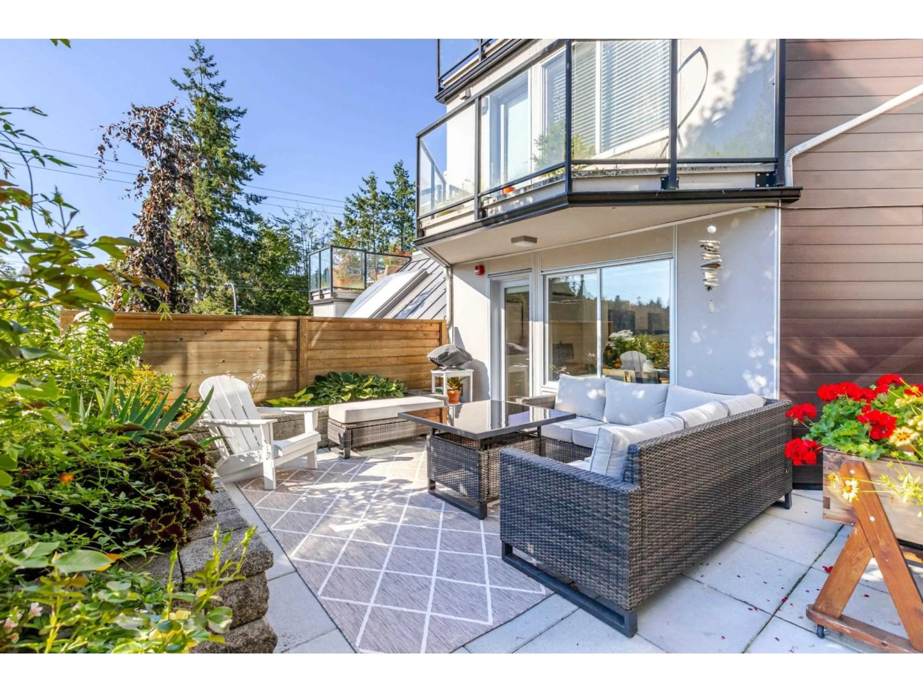 Patio, unknown for 3 - 15989 MARINE, White Rock British Columbia V4B1G1