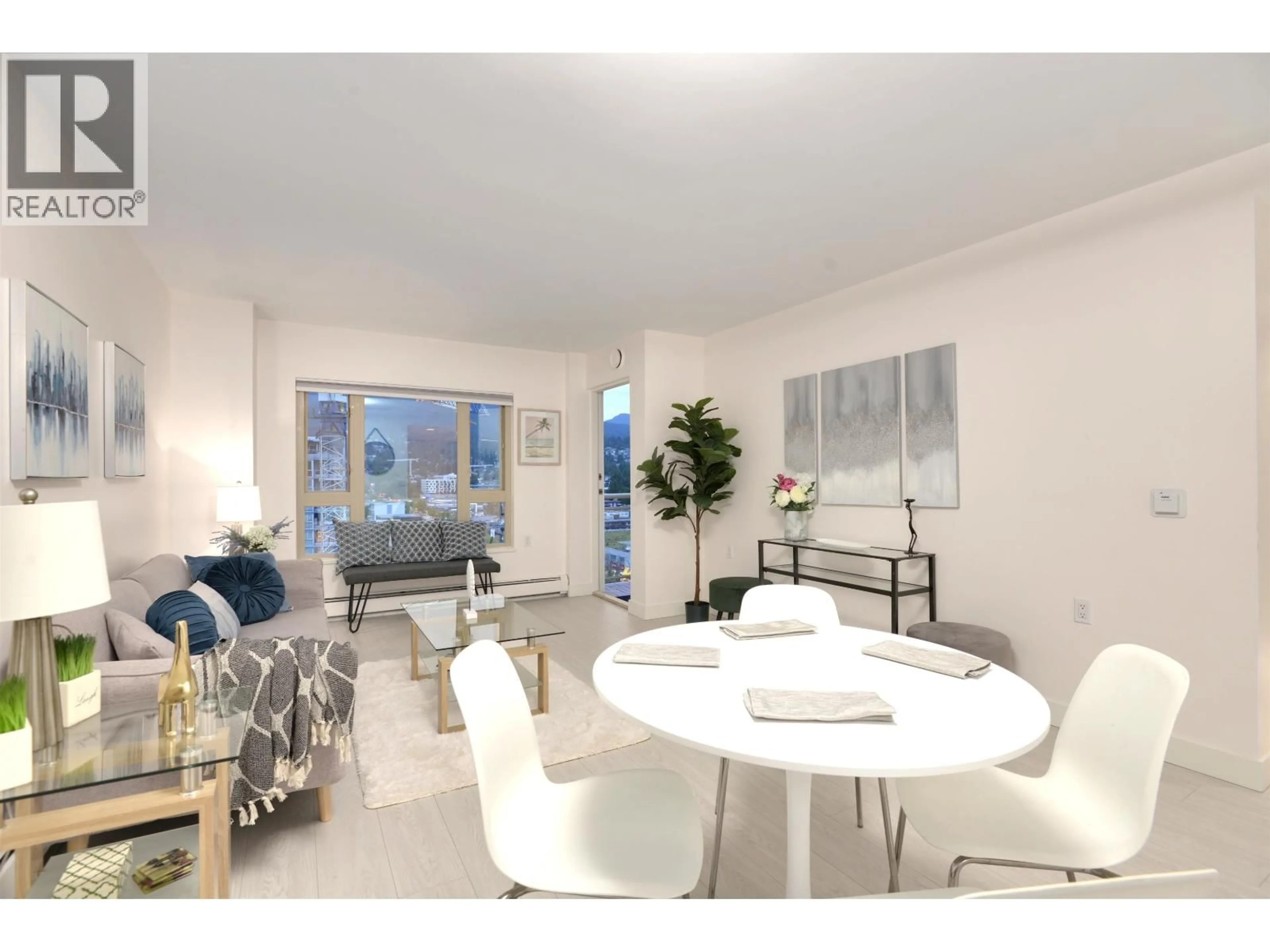 Living room with furniture, unknown for 1604 - 121 15TH STREET, North Vancouver British Columbia V7M1R8