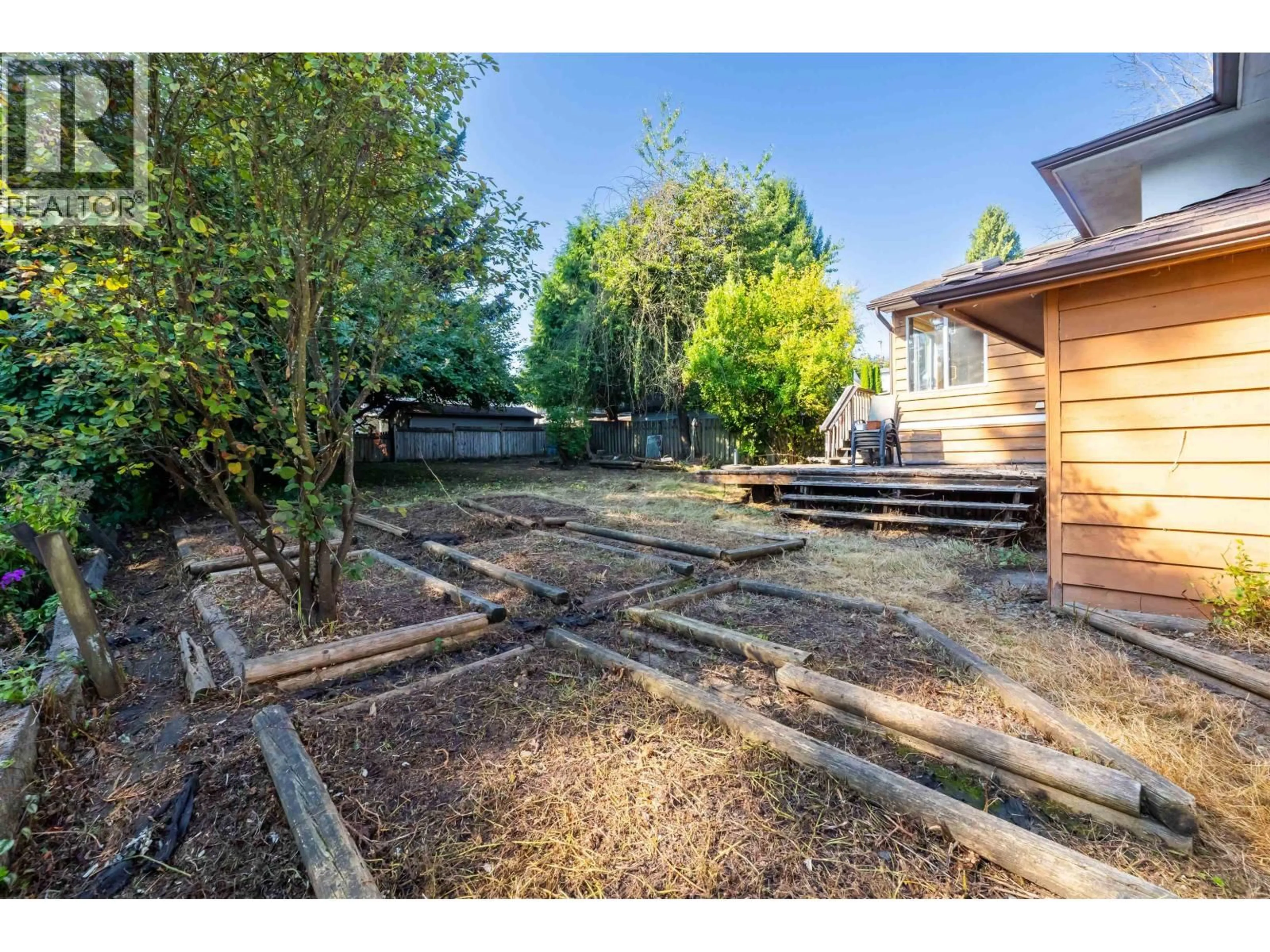 Patio, street for 320 HOULT STREET, New Westminster British Columbia V3L4X1