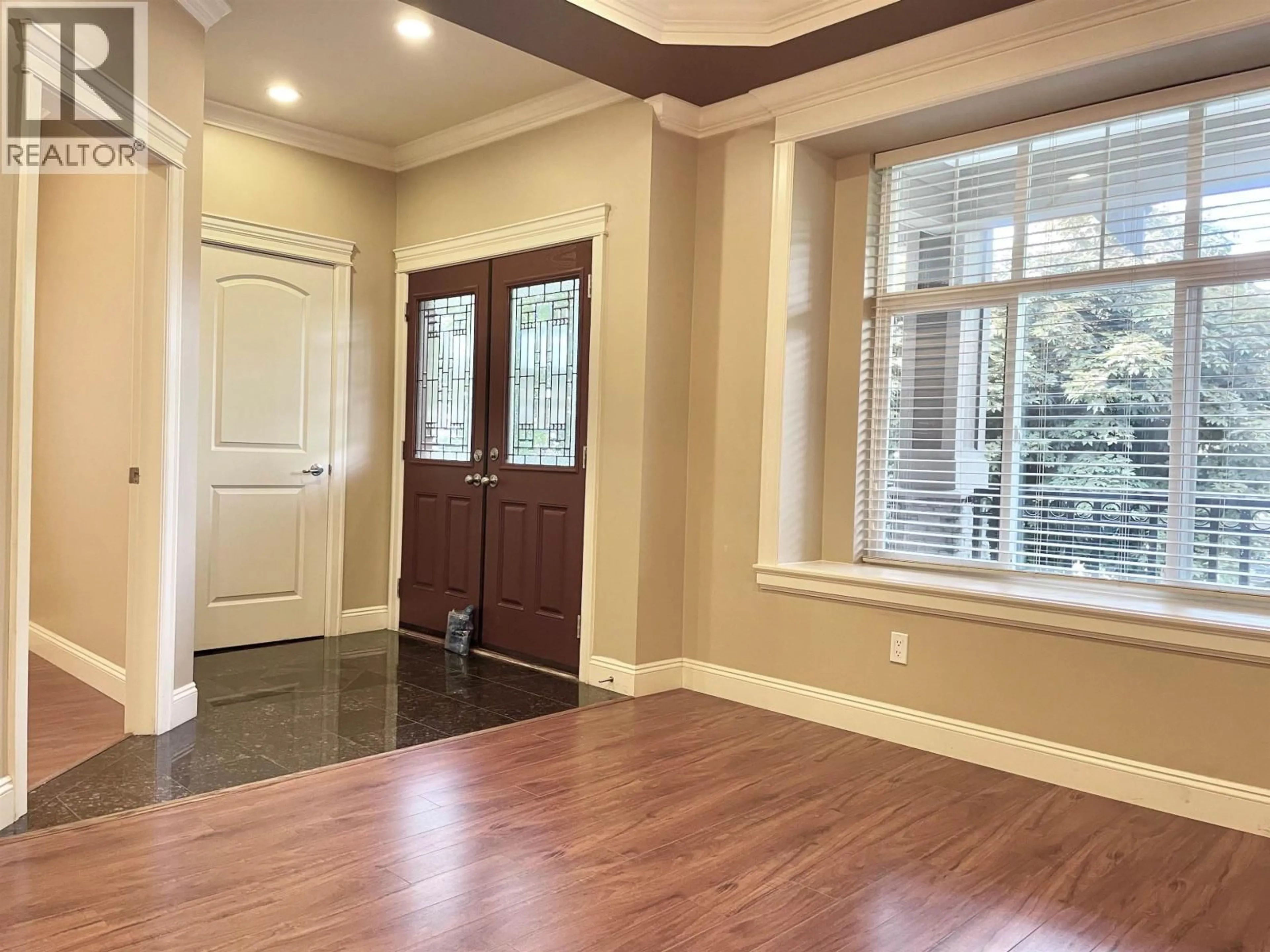 Indoor entryway for 208 HUME STREET, New Westminster British Columbia V3M5N5