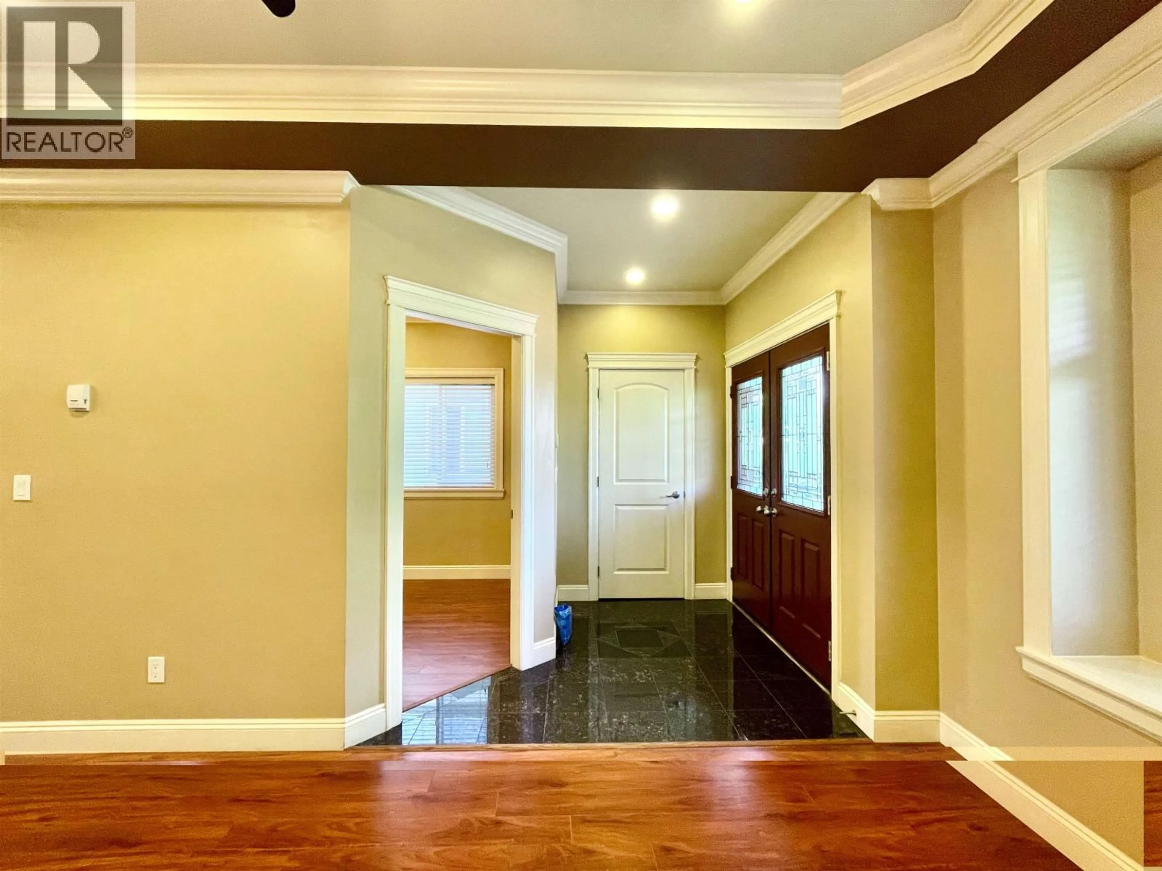 Indoor entryway for 208 HUME STREET, New Westminster British Columbia V3M5N5